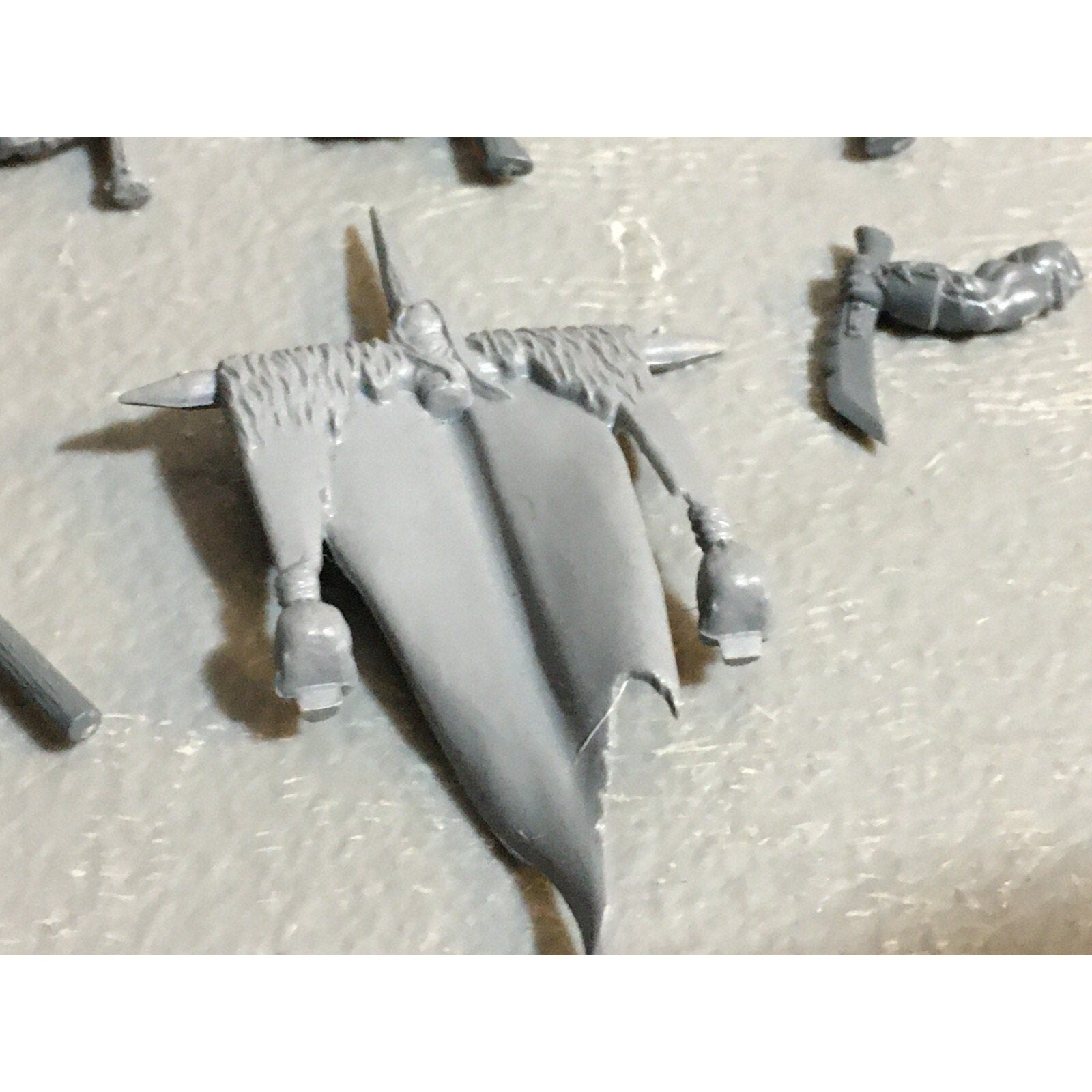 A23125 WARHAMMER FANTASY CHAOS BEASTMEN BITS LOT GORS BANNERS ARMS GW