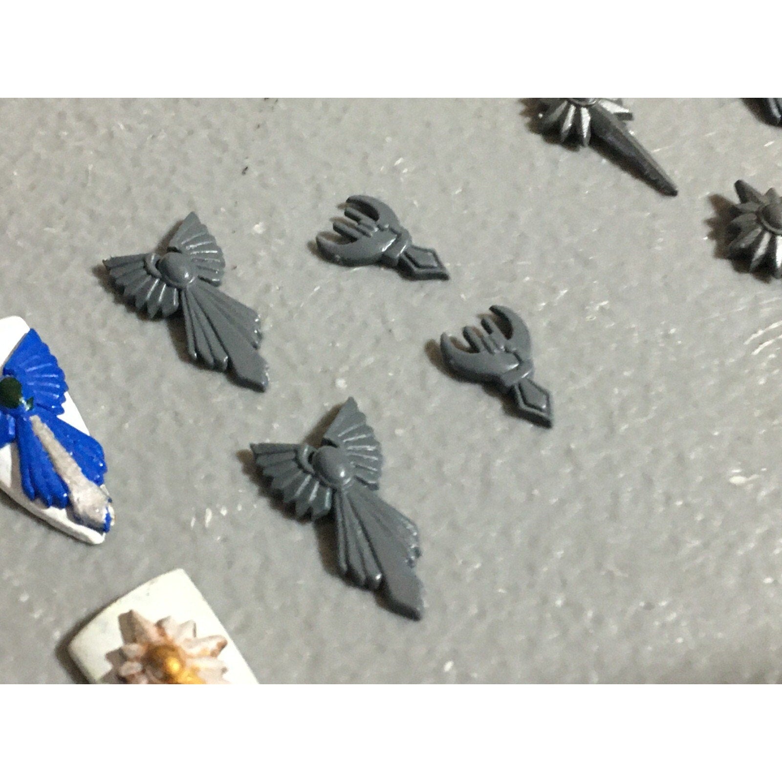 A22055 WARHAMMER FANTASY HIGH ELVES BITS LOT SHIELDS & ICONS GW GAMES WORKSHOP