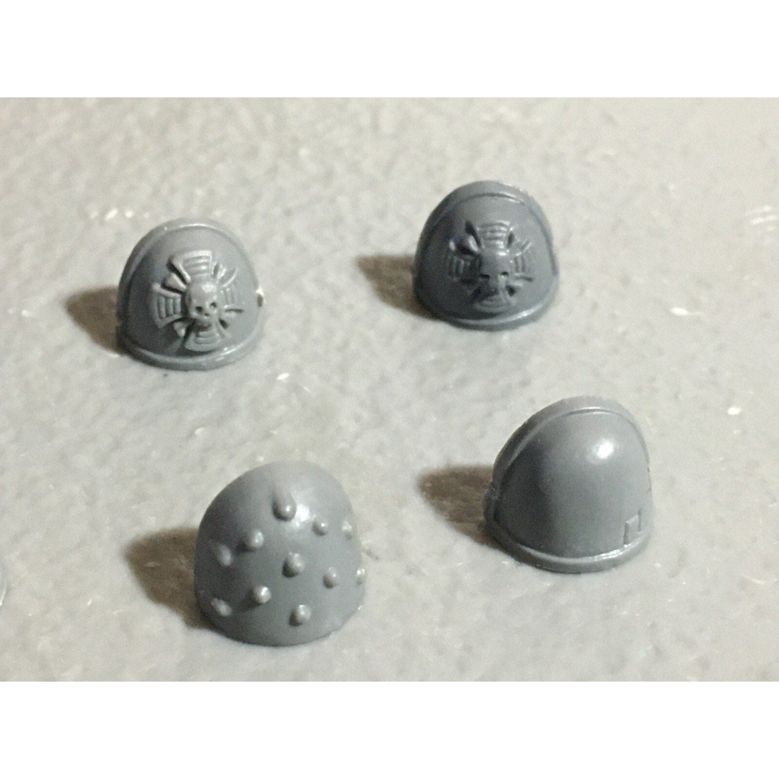 A21967 WARHAMMER 40K SPACE MARINES BITS LOT SHOULDER PADS GAMES WORKSHOP GW