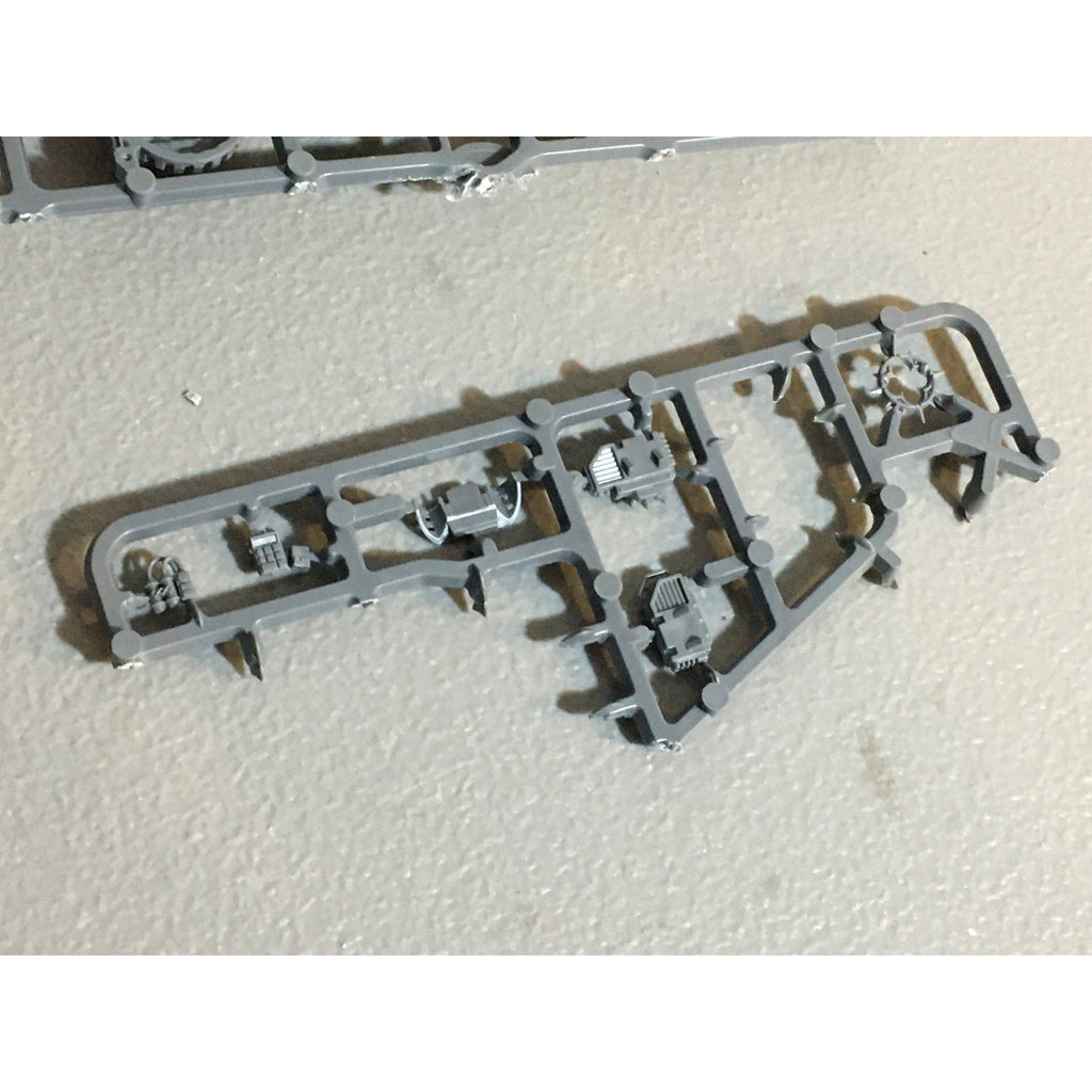A29497 WARHAMMER 40K SPACE MARINES DARK ANGELS BITS ON SPRUE LOT RAVENWING GW