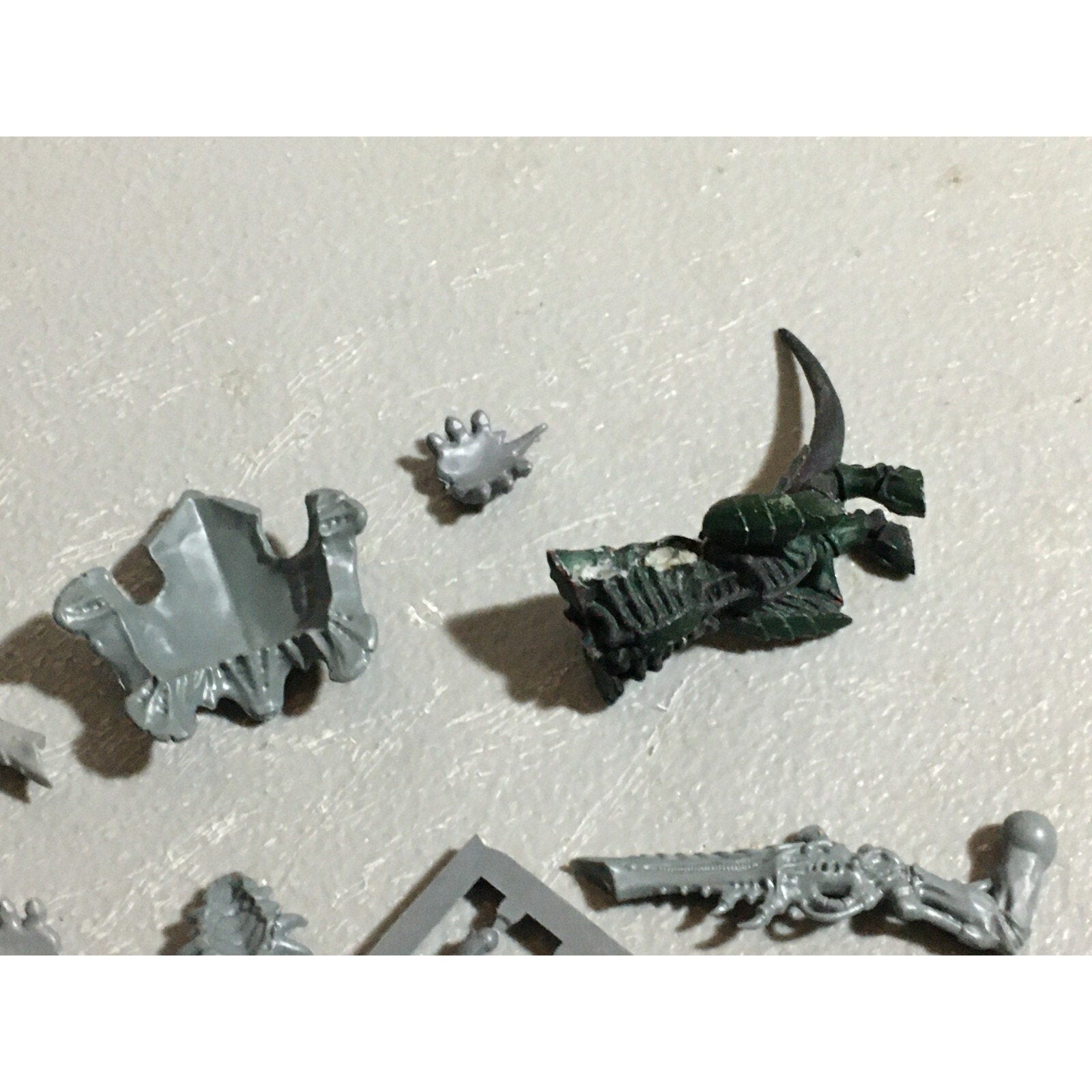 A22319 WARHAMMER 40K TYRANIDS BITS LOT MIXED GAMES WORKSHOP GW