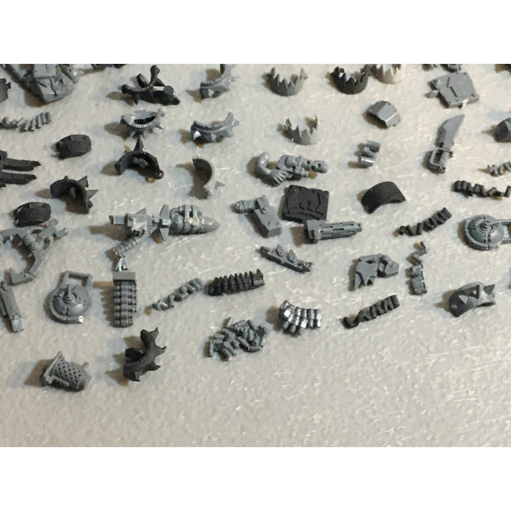A33589 WARHAMMER 40K SPACE ORKS BITS LOT MIXED ACCESSORY ARM BACKPACK PP
