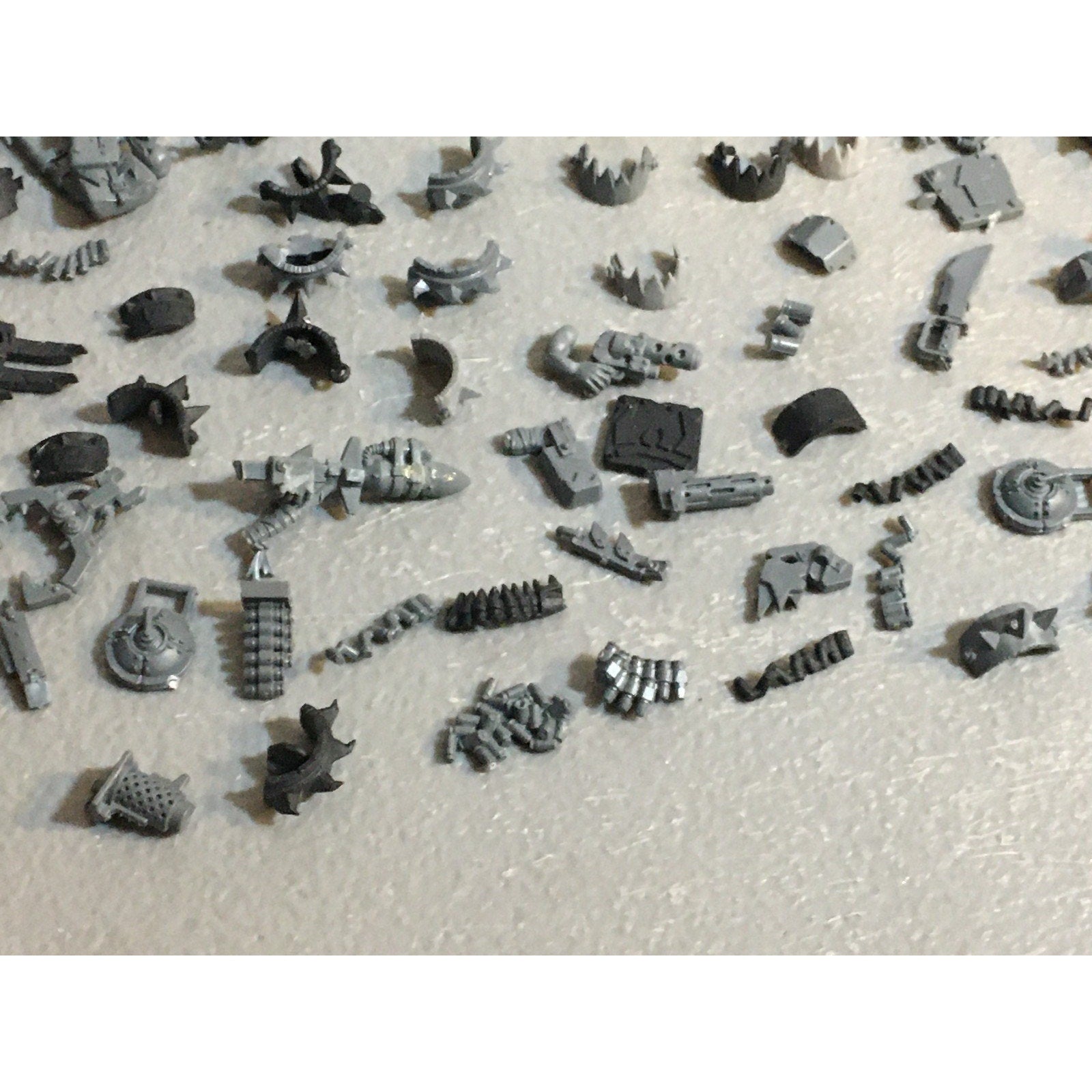 A33589 WARHAMMER 40K SPACE ORKS BITS LOT MIXED ACCESSORY ARM BACKPACK PP