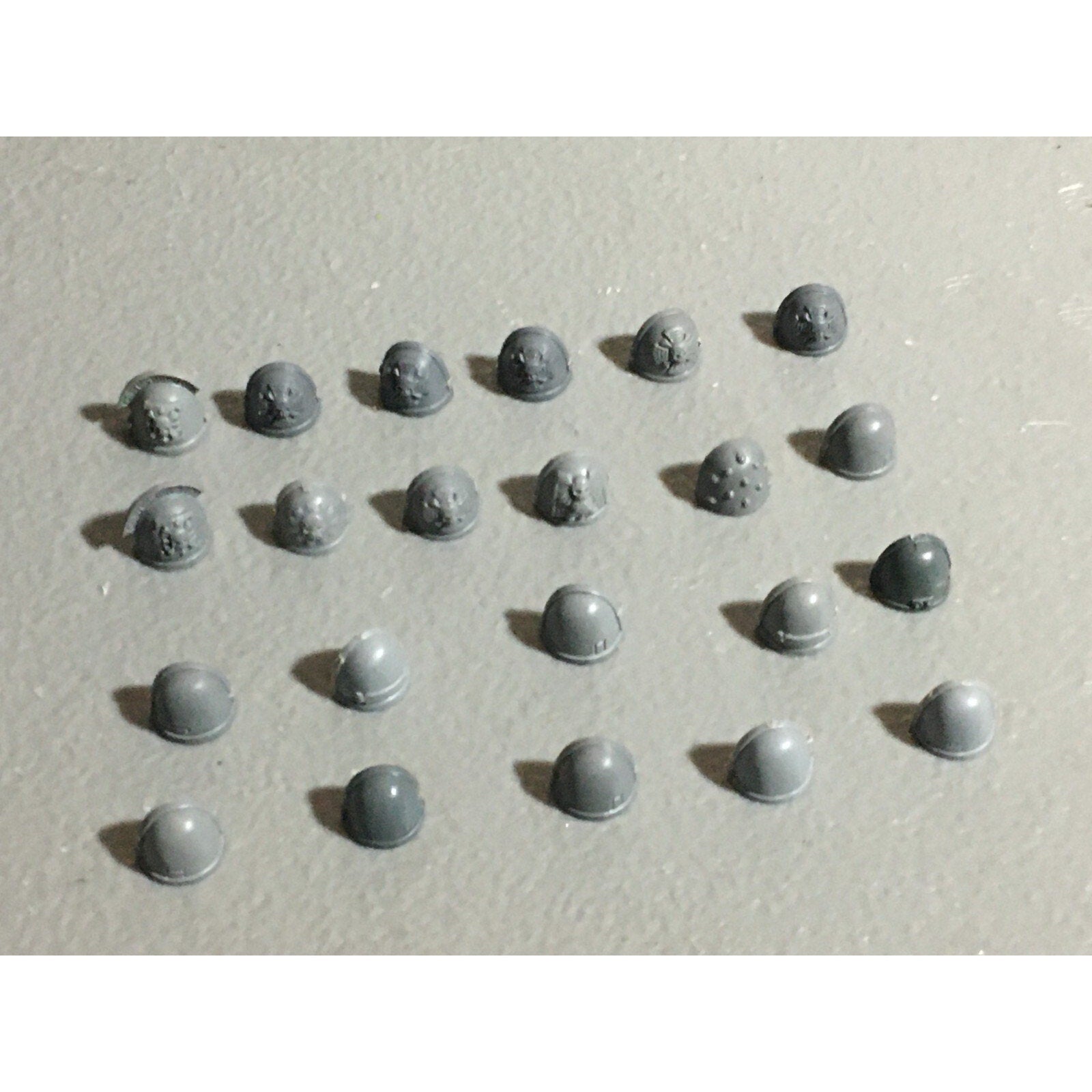 A21967 WARHAMMER 40K SPACE MARINES BITS LOT SHOULDER PADS GAMES WORKSHOP GW