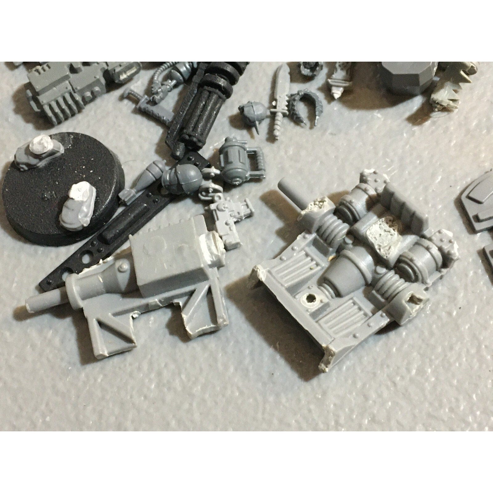 A23485 WARHAMMER 40K BITS LOT MIXED VEHICLE TANK WEAPON GAMES WORKSHOP GW