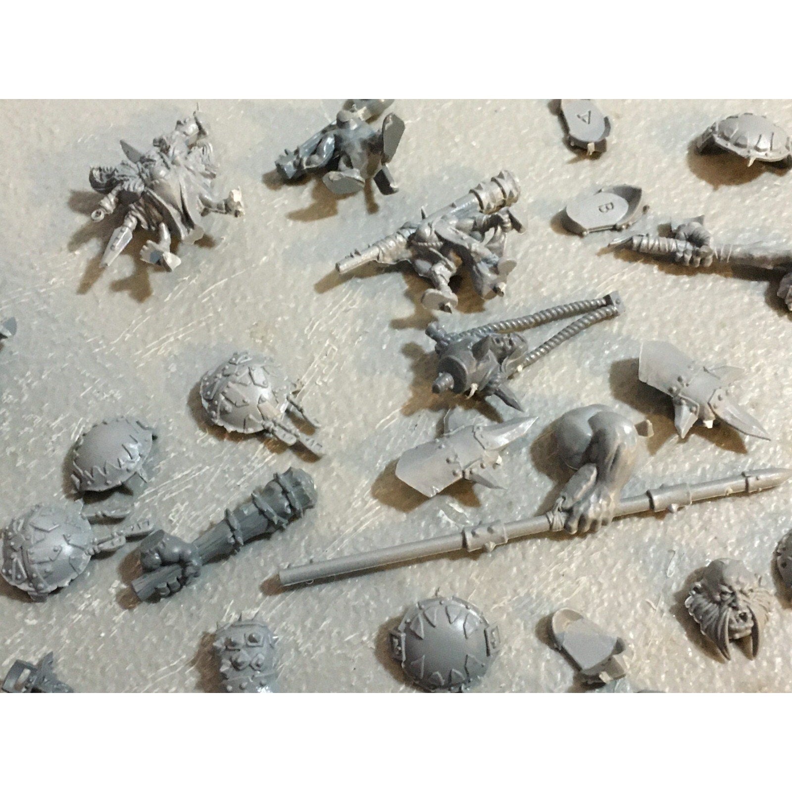 A20127 WARHAMMER FANTASY AOS OGRE KINGDOMS MANEATERS BITS LOT ARM GAMES WORKSHOP