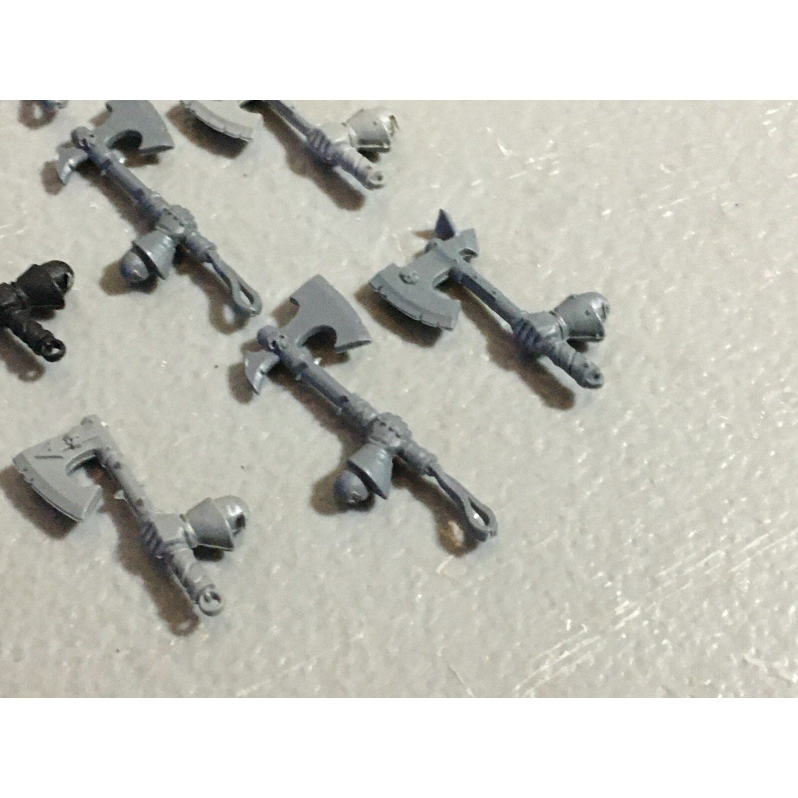 A22210 WARHAMMER FANTASY CHAOS MORTALS BITS LOT AXE HANDS GAMES WORKSHOP