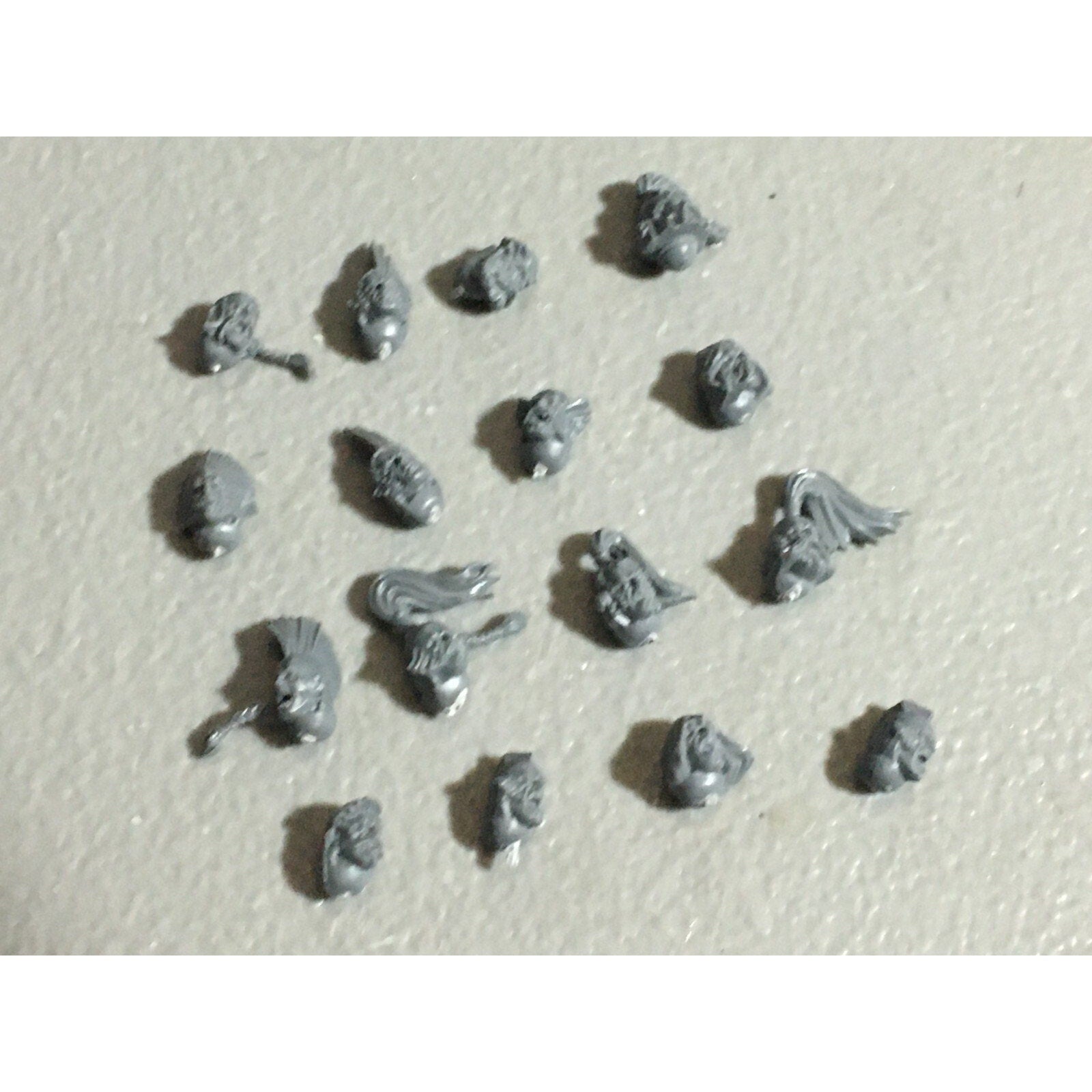 A22547 WARHAMMER 40K SPACE MARINES WOLVES BITS LOT HEADS GAMES WORKSHOP GW