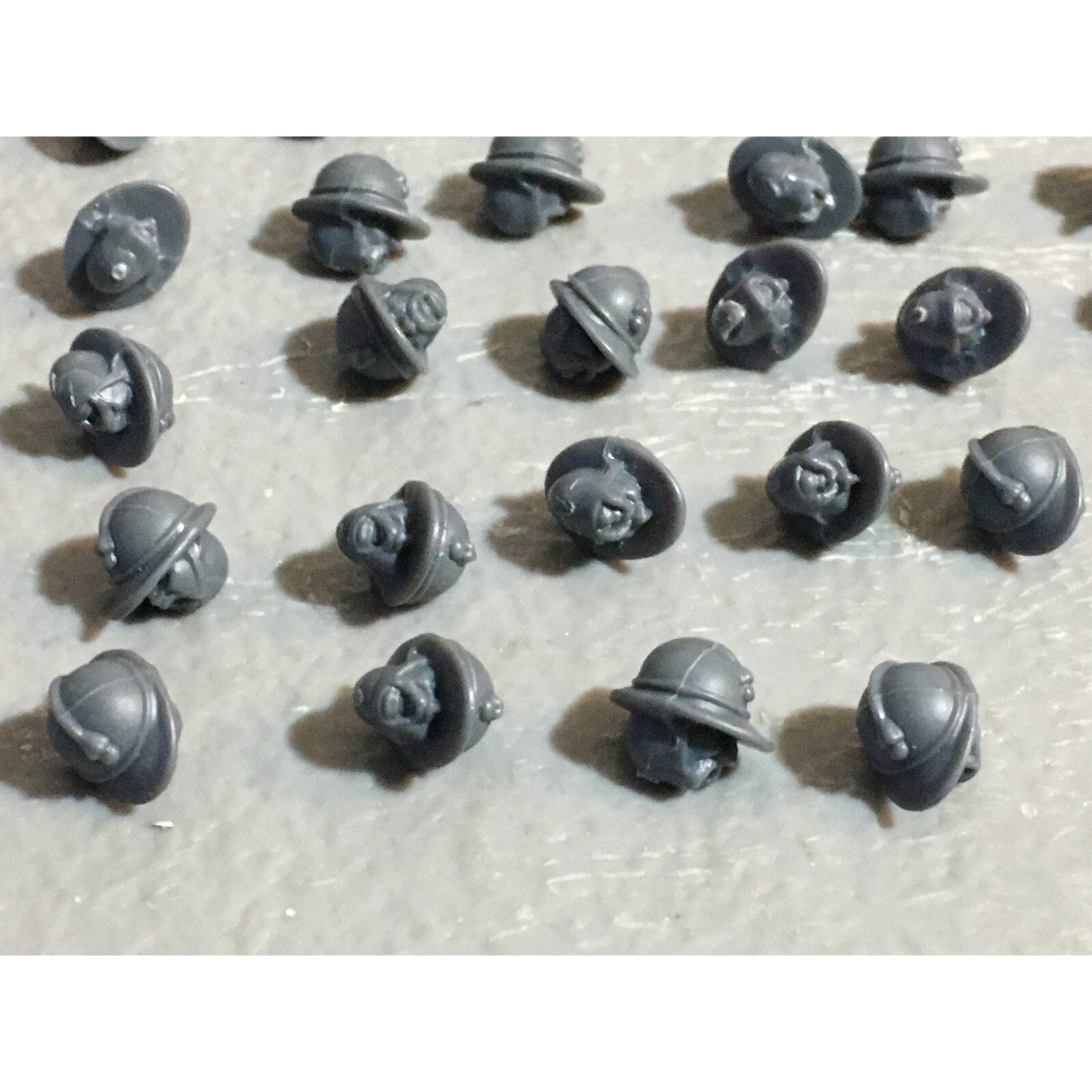 A23032 WARGAMES ATLANTIC HEADS FRENCH ADRIAN HELMET & GASMASK MM BITS LOT MINIS