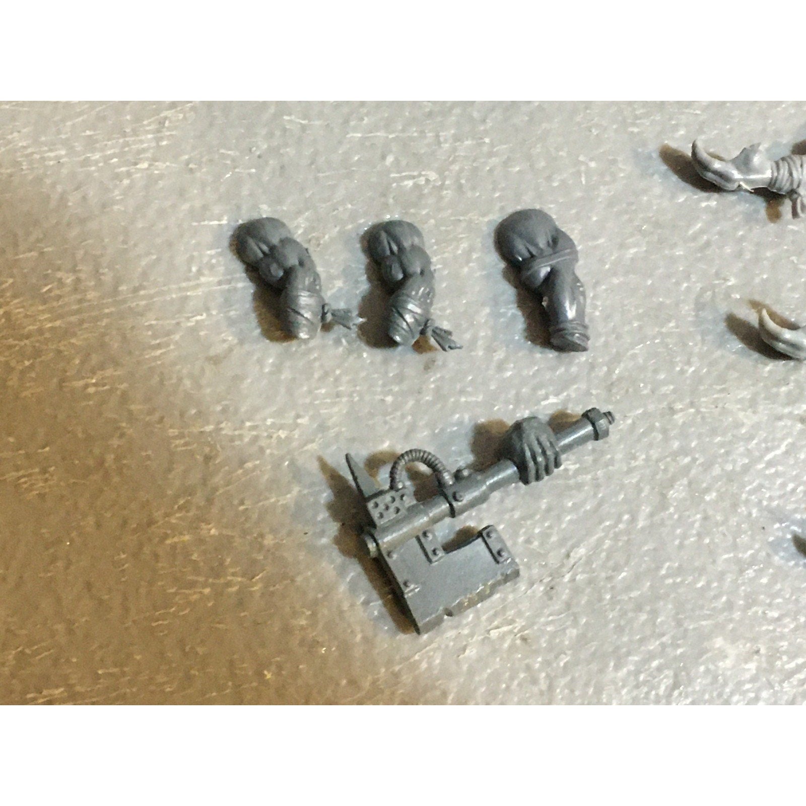 A33573 WARHAMMER 40K SPACE ORKS BITS LOT ARMS GW GAMES WORKSHOP