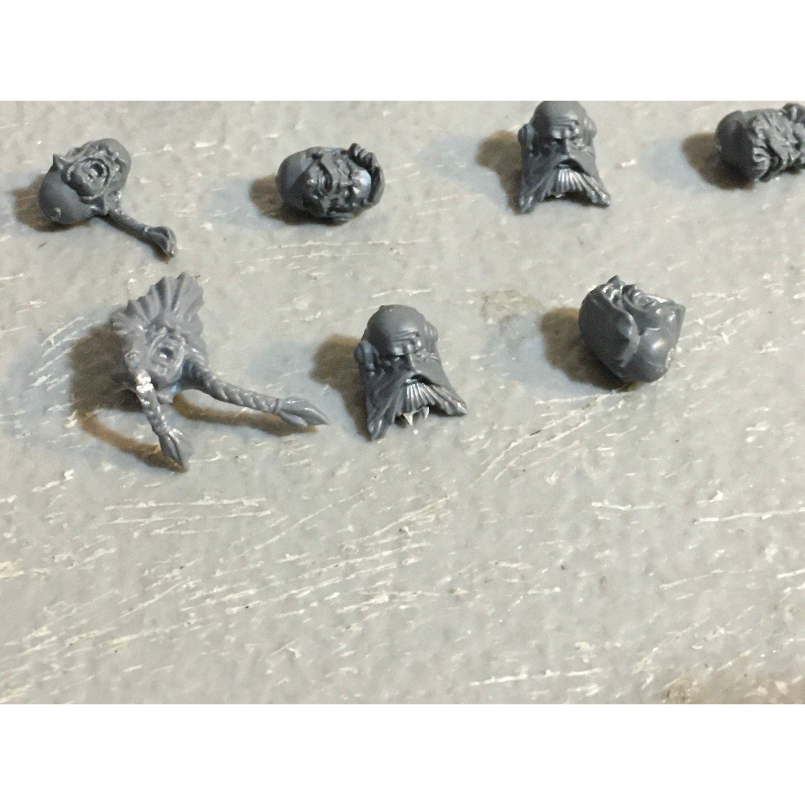 A33576 WARHAMMER 40K SPACE MARINES WOLVES BITS LOT HEADS GW GAMES WORKSHOP