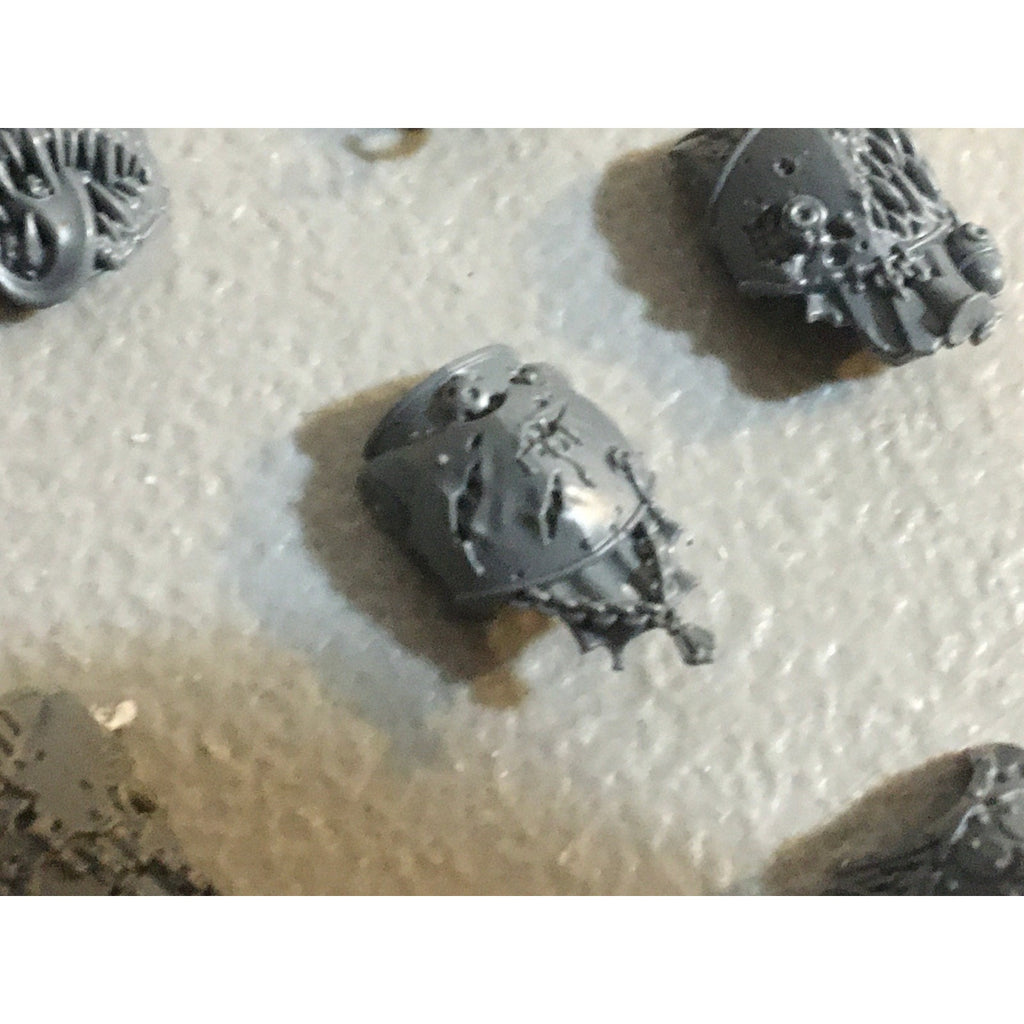 A31439 WARHAMMER 40K DEATH GUARD BITS LOT PLAGUE MARINE CHEST GW CHAOS MARINES