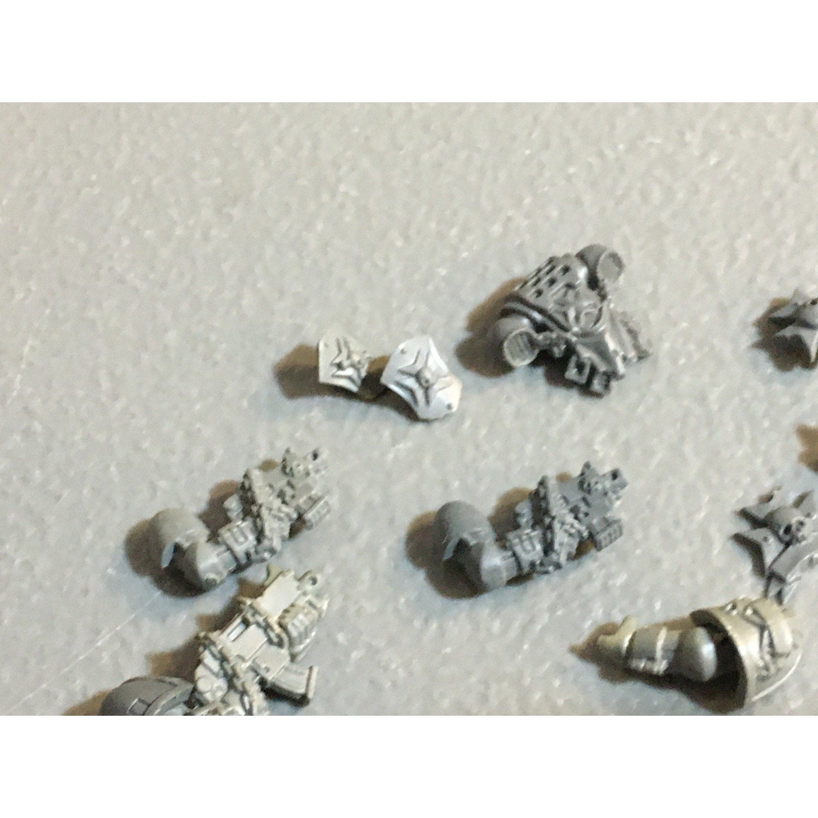A25040 WARHAMMER 40K SPACE MARINES BLACK TEMPLARS BITS LOT ICONS PISTOLS ARMS GW