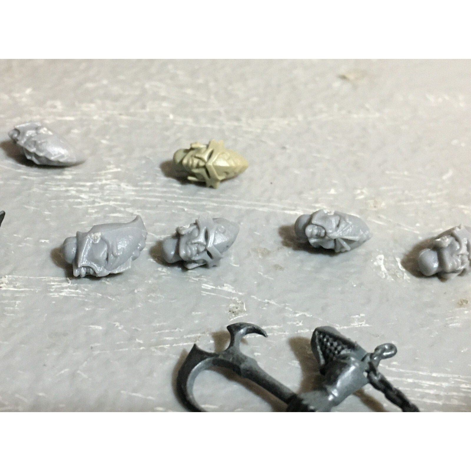 A23451 WARHAMMER FANTASY DARK ELVES BITS LOT ARMS HEADS SHIELDS GAMES WORKSHOP