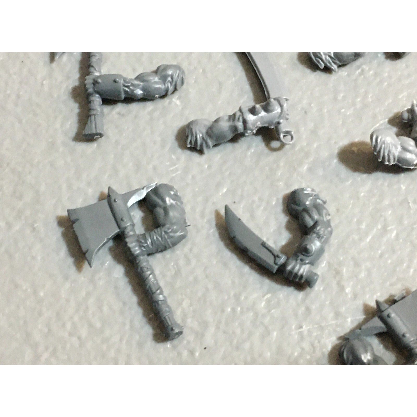 A23126 WARHAMMER FANTASY CHAOS BEASTMEN BITS LOT GORS BANNERS ARMS GW