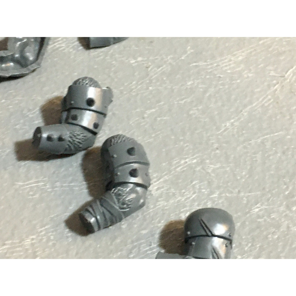A23169 WARHAMMER FANTASY CHAOS BEASTMEN BITS LOT MINOTAUR ARMS GW GAMES WORKSHOP