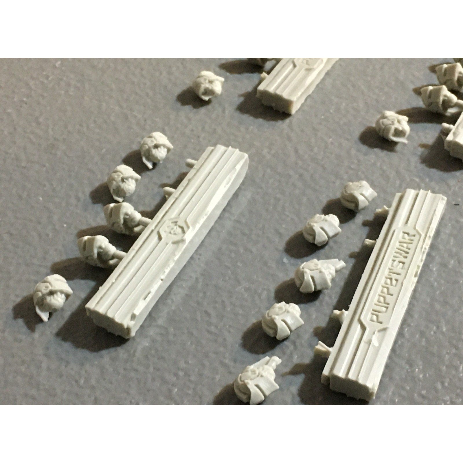 A32538 PUPPETSWAR MINIATURES PLASTIC FANTASY KNIGHTS HEADS BITS PACK LOT