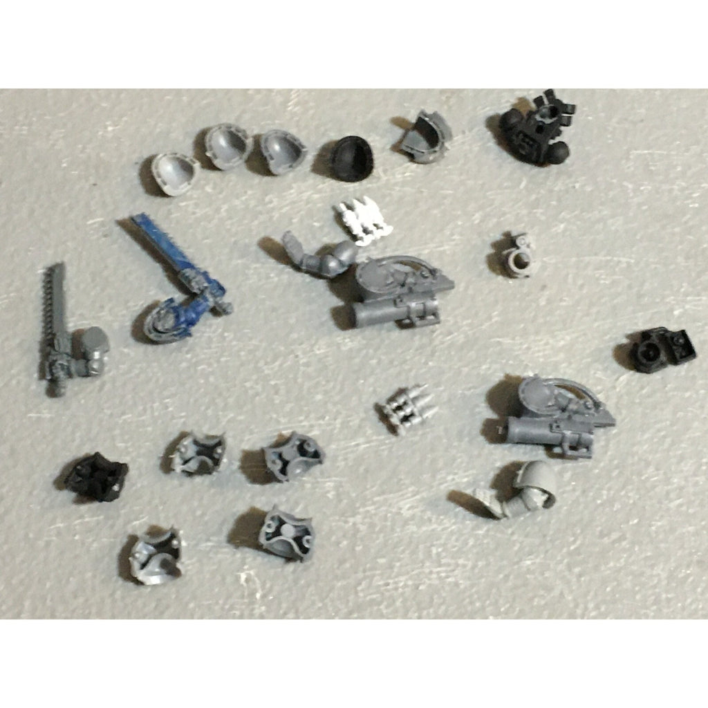 A23089 WARHAMMER 40K SPACE MARINES BITS LOT MIXED MISSILE TORSOS SHOULDERS GW