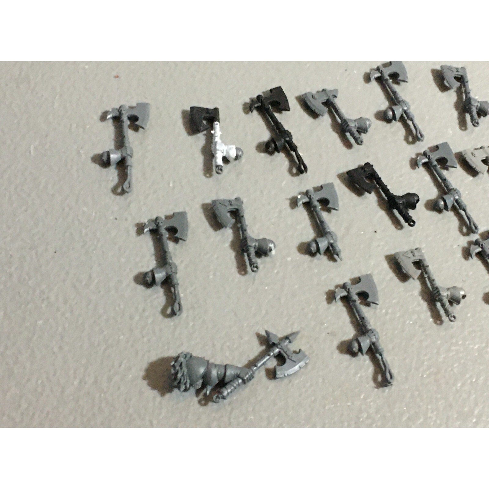 A22210 WARHAMMER FANTASY CHAOS MORTALS BITS LOT AXE HANDS GAMES WORKSHOP