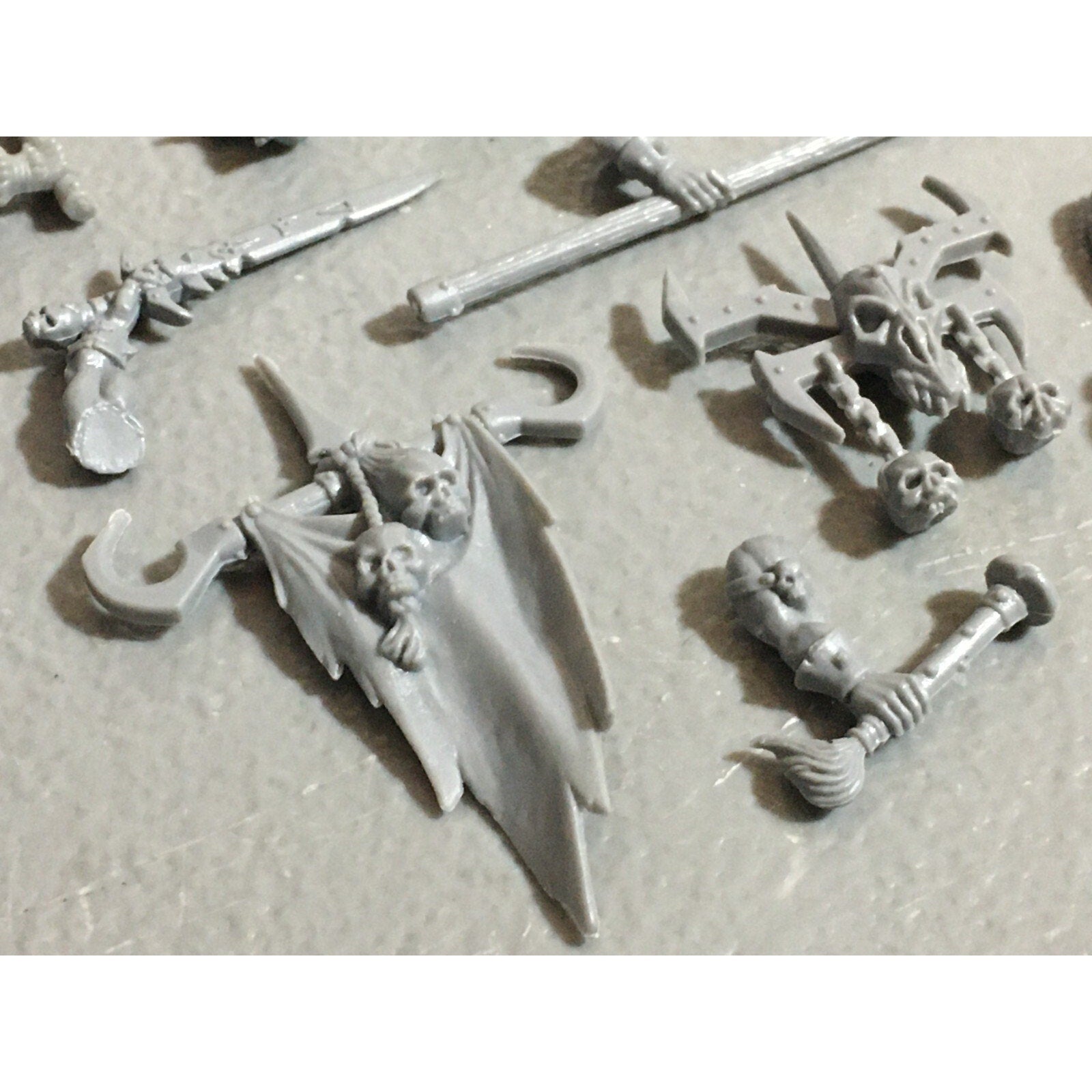 A22180 WARHAMMER FANTASY CHAOS MORTALS BITS LOT MIXED MARAUDER COMMAND & ARMS GW