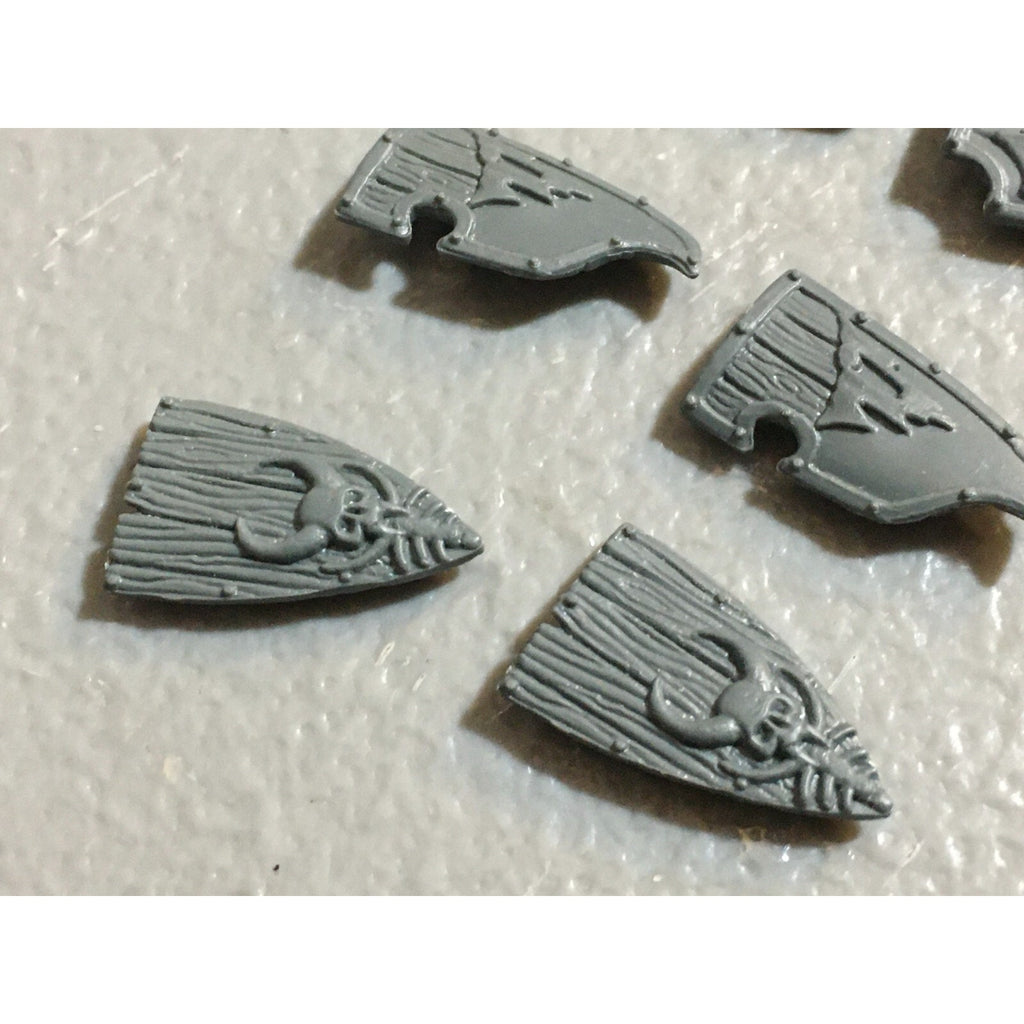A23410 WARHAMMER FANTASY VAMPIRE COUNTS UNDEAD BITS LOT SHIELDS GAMES WORKSHOP