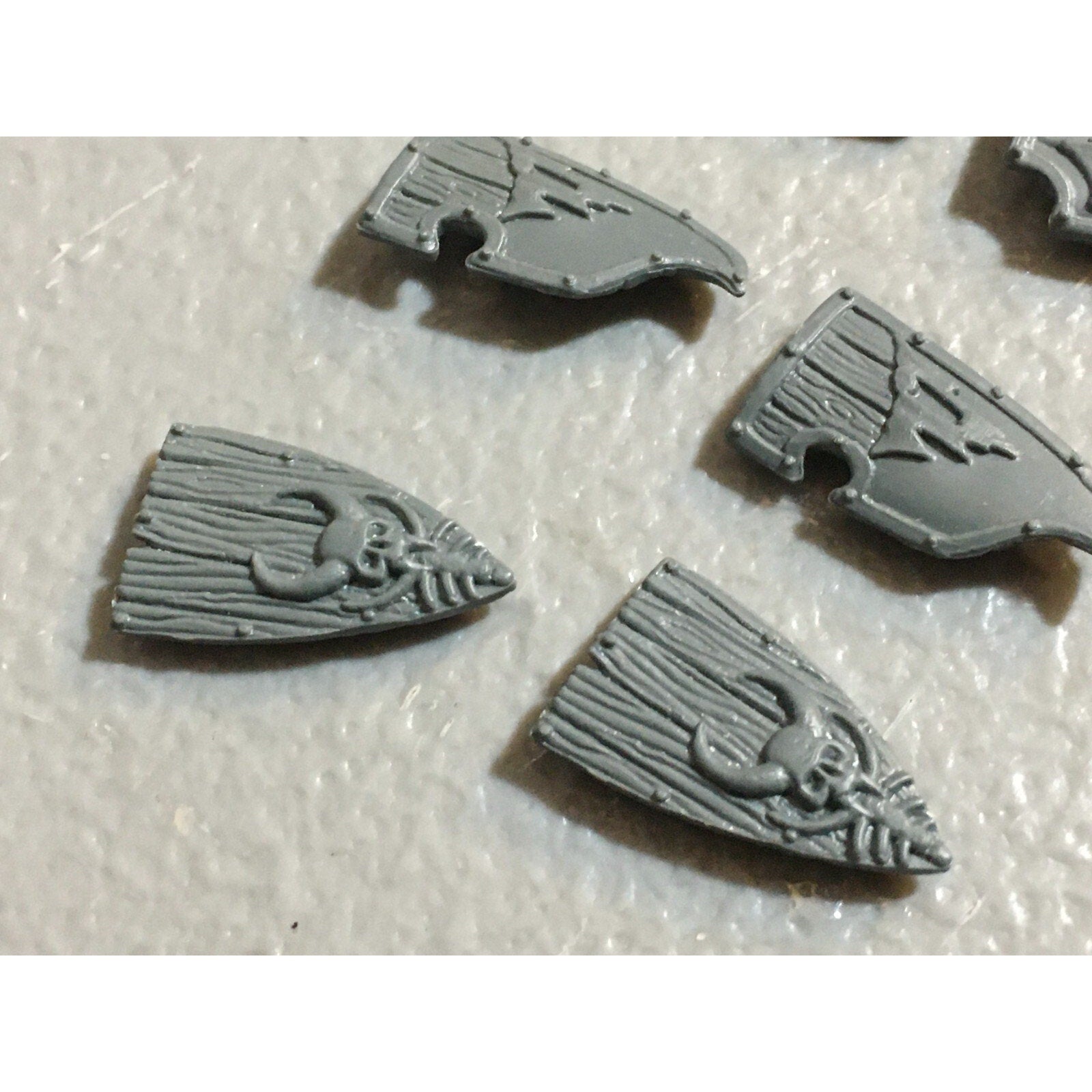 A23410 WARHAMMER FANTASY VAMPIRE COUNTS UNDEAD BITS LOT SHIELDS GAMES WORKSHOP