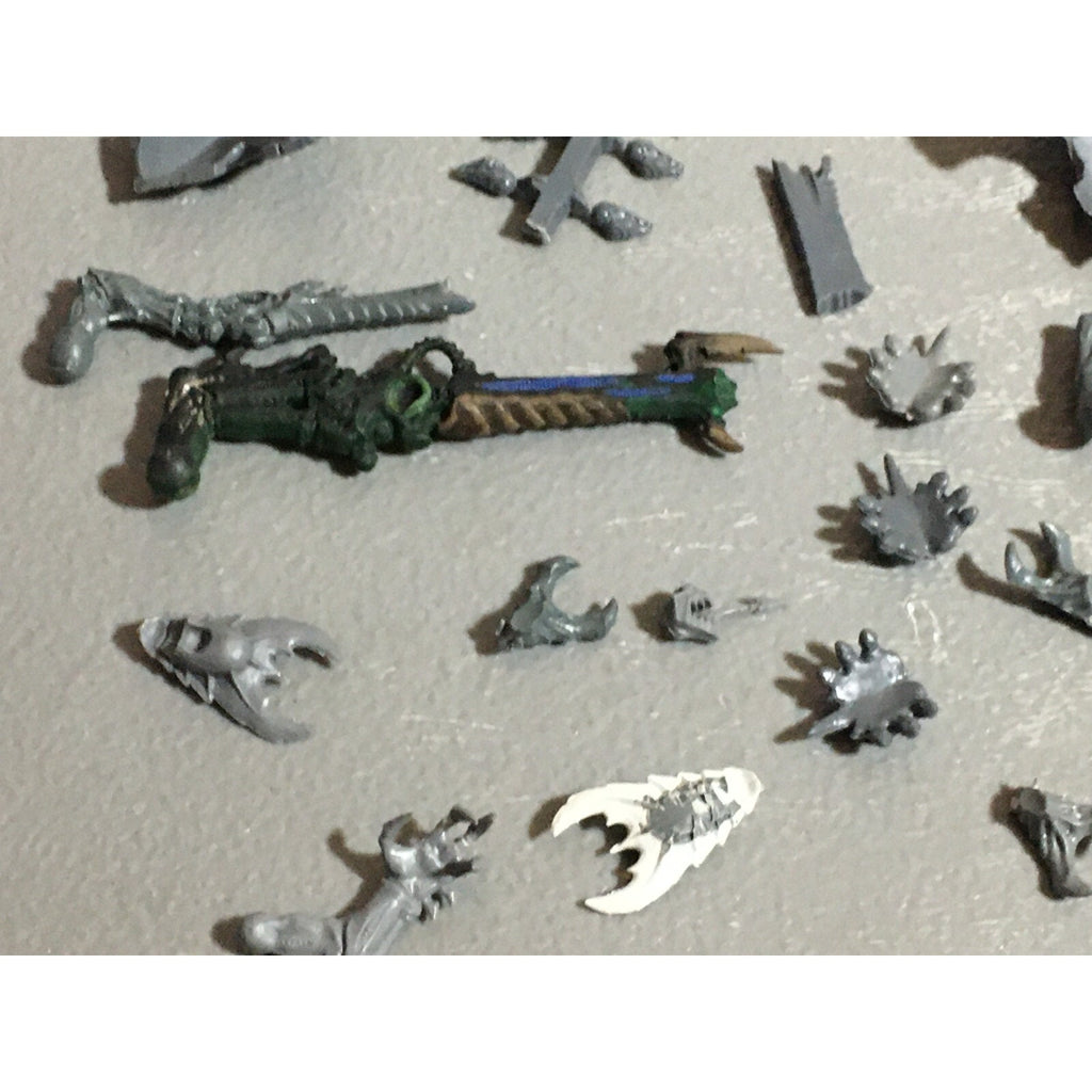 A22321 WARHAMMER 40K TYRANIDS BITS LOT MIXED GAMES WORKSHOP GW