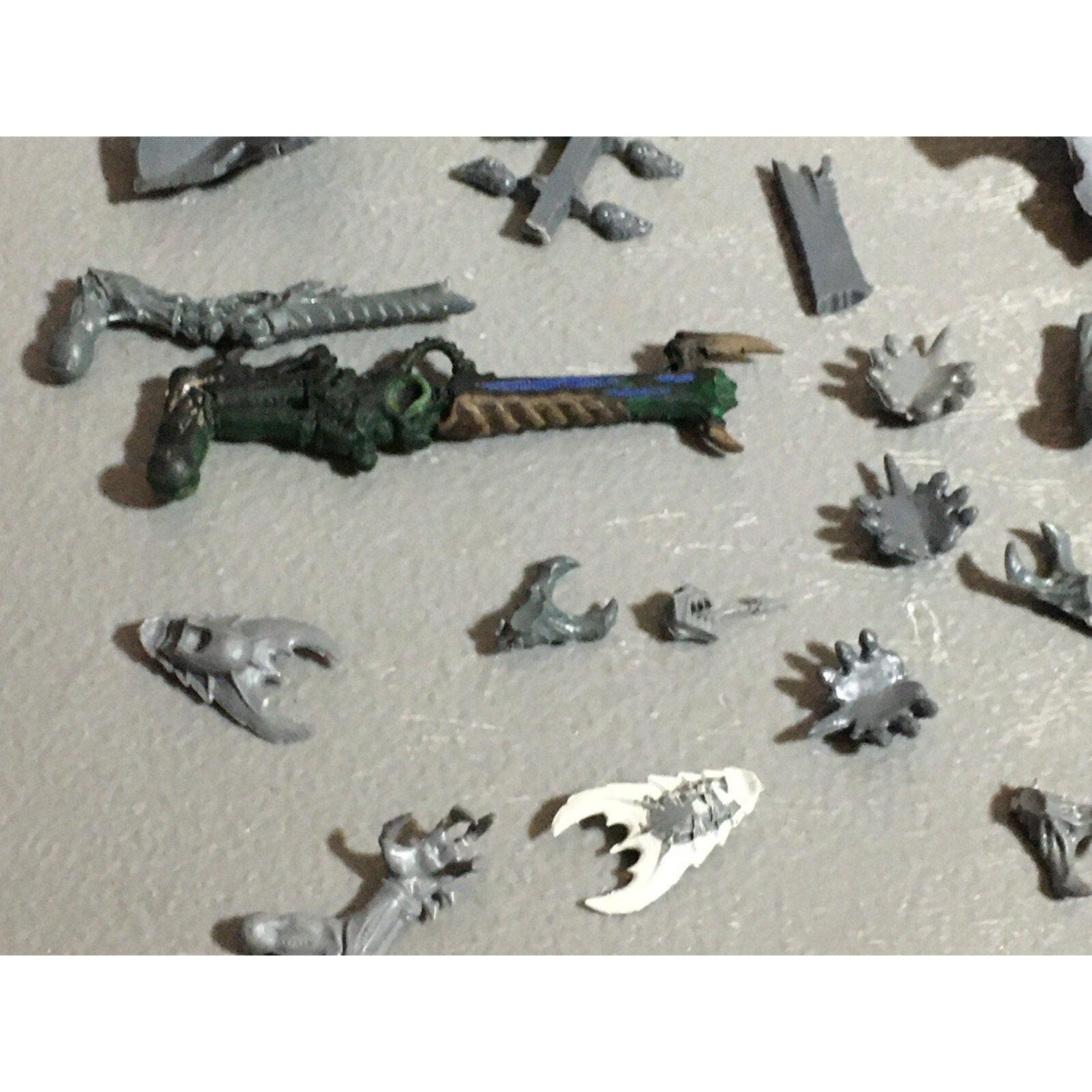 A22321 WARHAMMER 40K TYRANIDS BITS LOT MIXED GAMES WORKSHOP GW