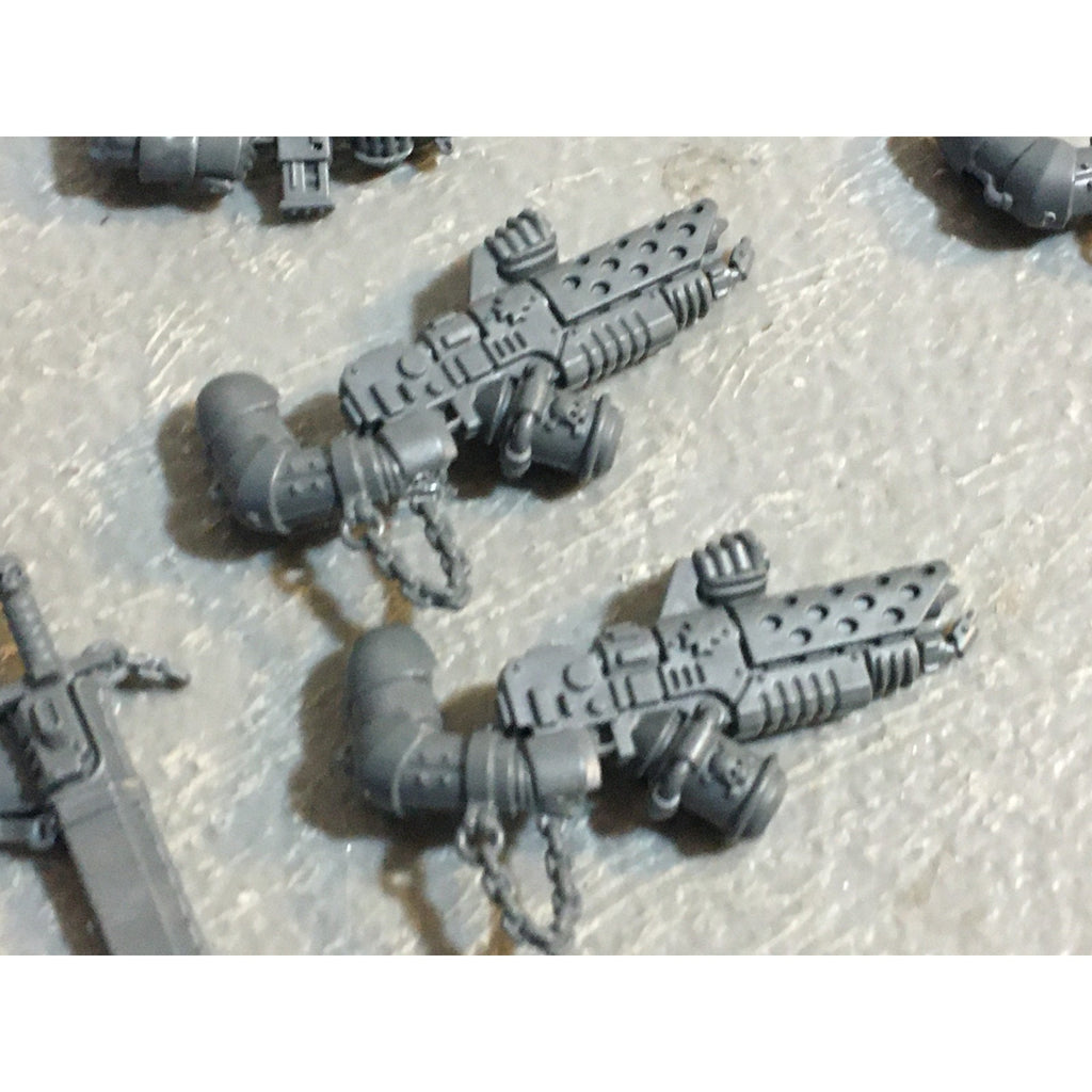 A29481 WARHAMMER 40K SPACE MARINES BLACK TEMPLARS BITS LOT BOLTER SWORD ARM GW
