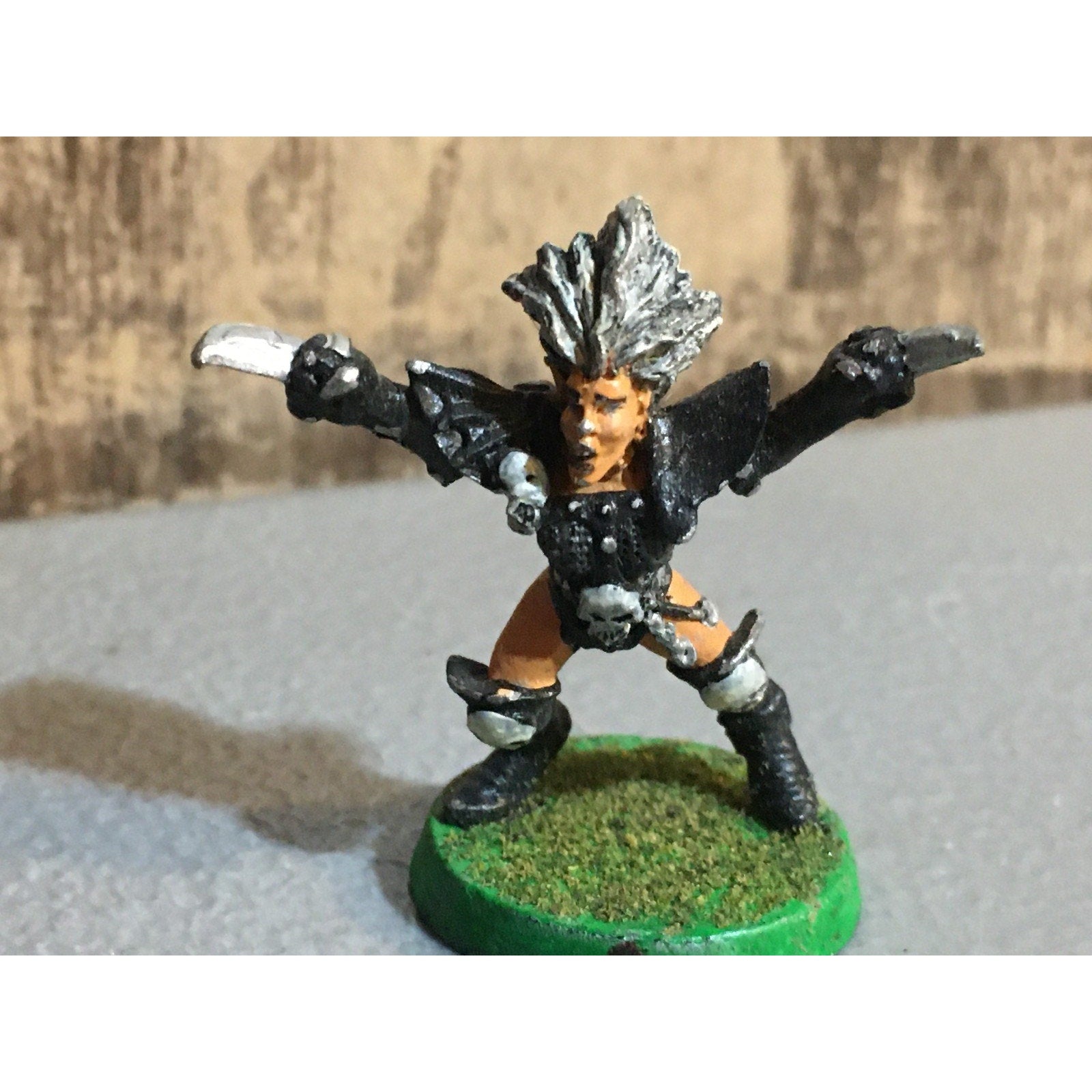 A30121 WARHAMMER BLOOD BOWL METAL DARK ELVES TEAM WITCH ELF PAINT BASE OOP GW