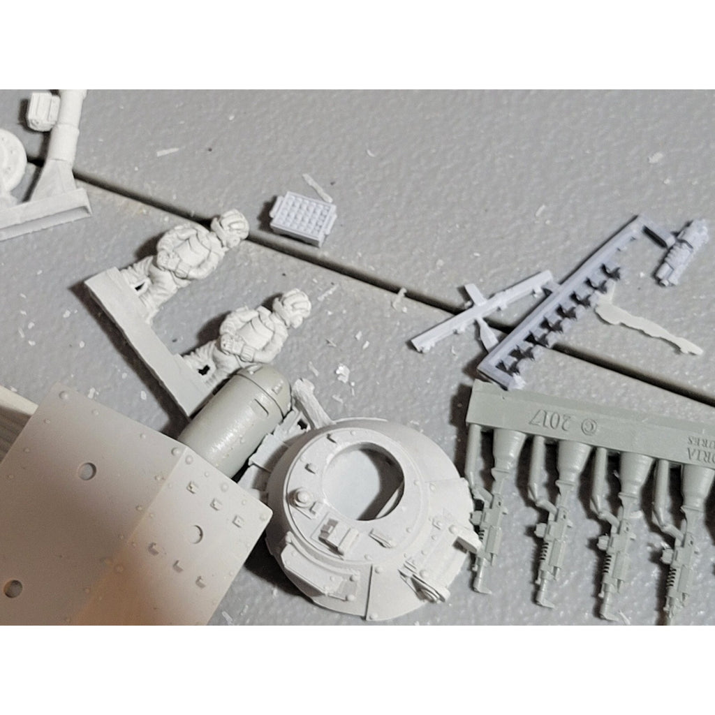 A17898 UNKNOWN TANK LOT BITS GUNS HEADS FUTURISTIC SCI-FI BATTLE