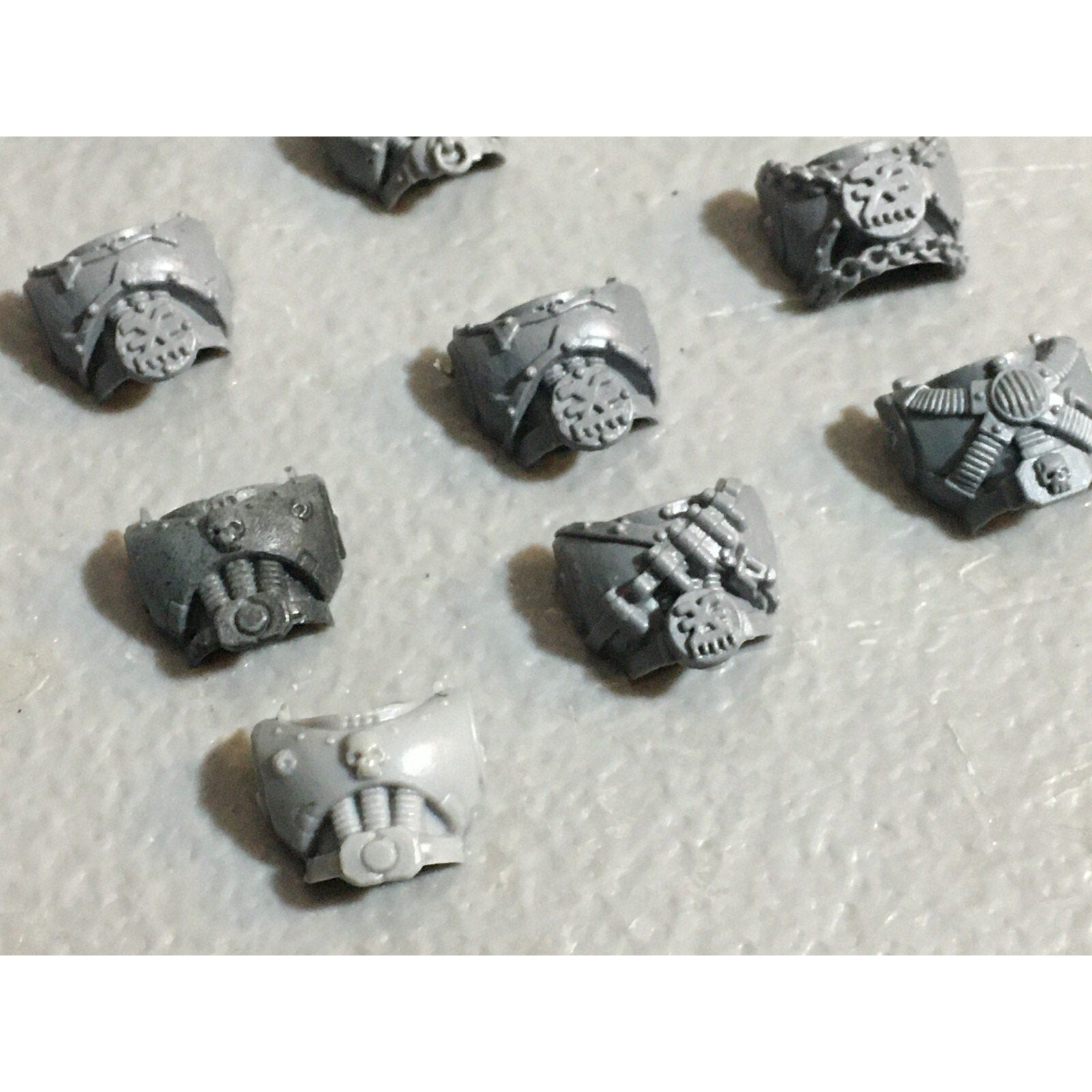 A23073 WARHAMMER 40K CSM CHAOS SPACE MARINES BITS LOT HEADS TORSOS GW