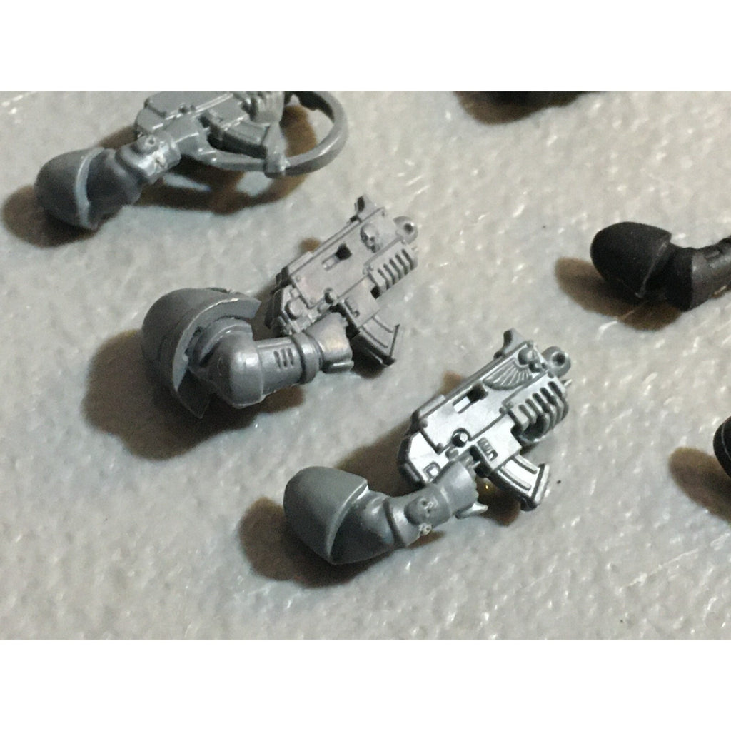 A23076 WARHAMMER 40K SPACE MARINES BITS LOT BOLTERS ARMS GAMES WORKSHOP GW