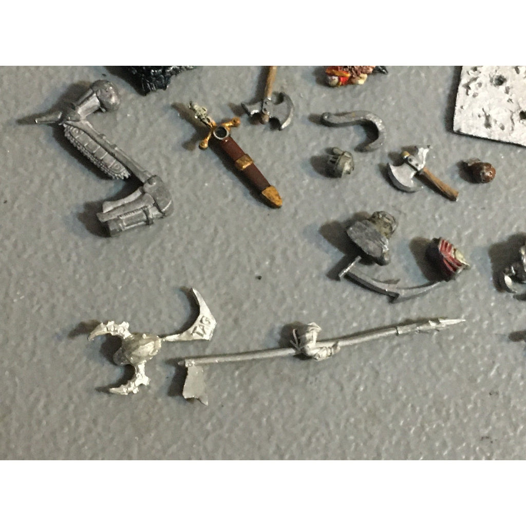 A32590 UNKNOWN MINIATURES METAL BITS LOT SKULL PILE ARM WEAPON CREATURE HEAD