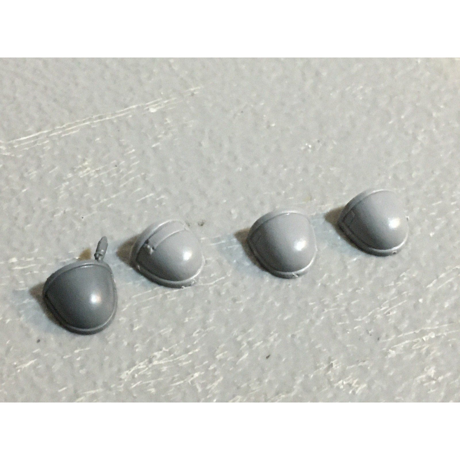 A29448 WARHAMMER 40K SPACE MARINES BITS LOT TORSO PARTS SHOULDER PADS GW
