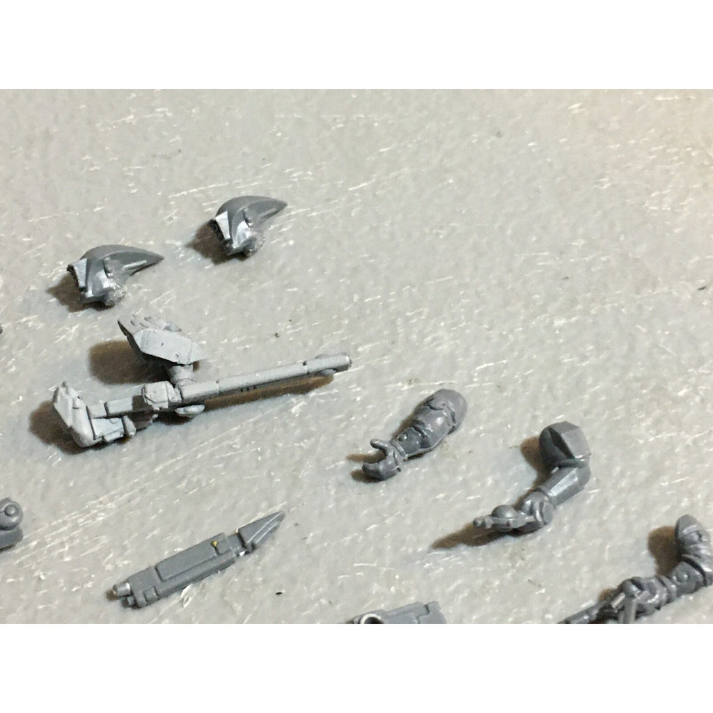 A23150 WARHAMMER 40K TAU EMPIRE BITS LOT FIRE WARRIORS GUNS HEADS ARMS GW