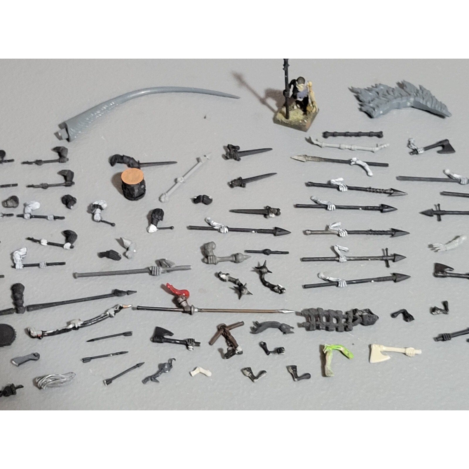A18901 WARHAMMER FANTASY BITS LOT EMPIRE UNDEAD ARMS SPEARS SWORDS