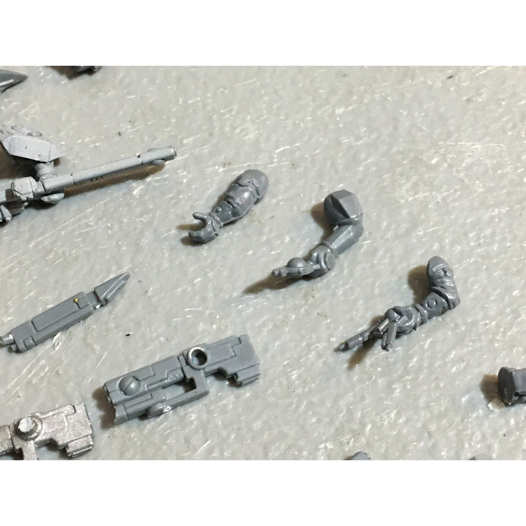 A23150 WARHAMMER 40K TAU EMPIRE BITS LOT FIRE WARRIORS GUNS HEADS ARMS GW