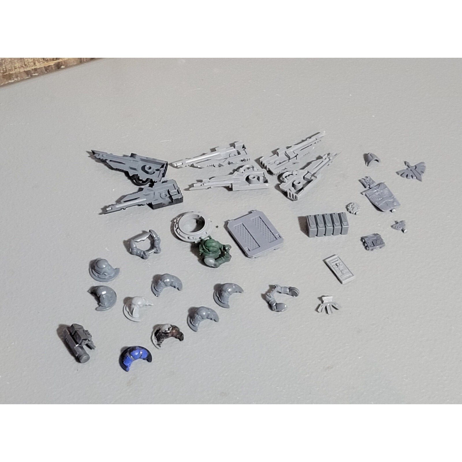 A18906 WARHAMMER 40K SPACE MARINES BITS LOT TANK RHINO RAZORBACK DARK ANGELS