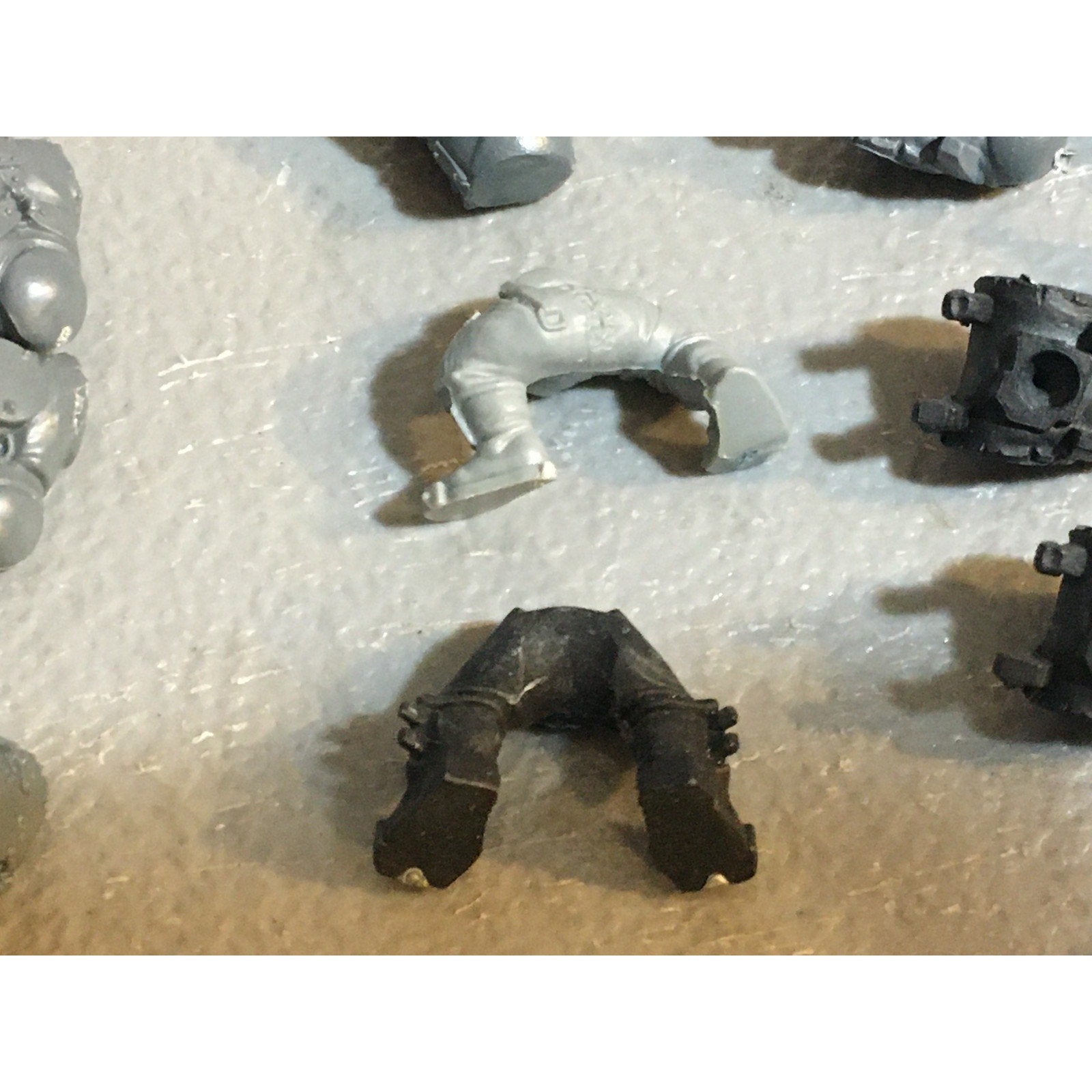 A33561 WARHAMMER 40K SPACE ORKS BITS LOT TORSO CHEST LEGS GW GAMES WORKSHOP