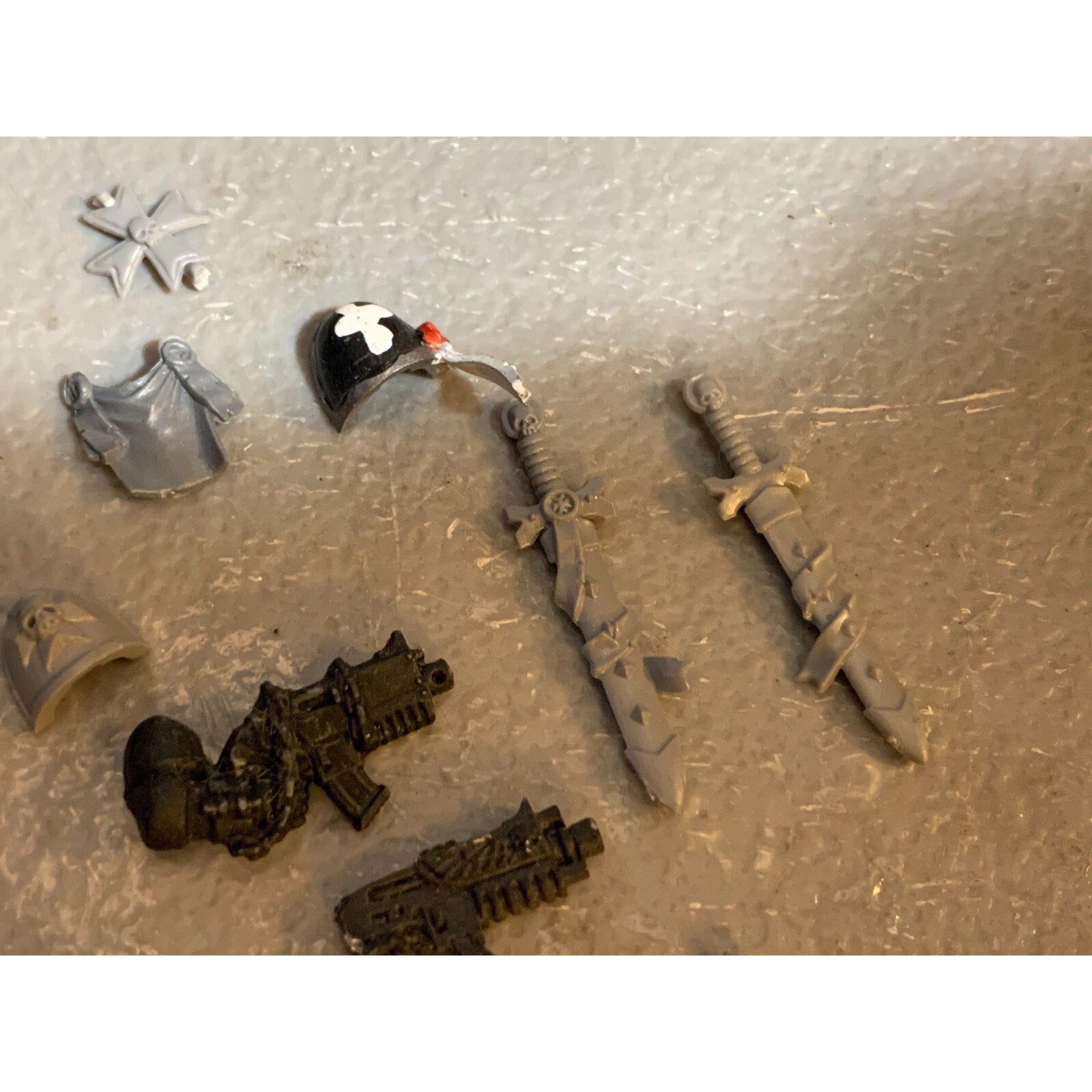 A23301 WARHAMMER 40K SPACE MARINES BLACK TEMPLARS BITS LOT BACKPACK OATHS GW