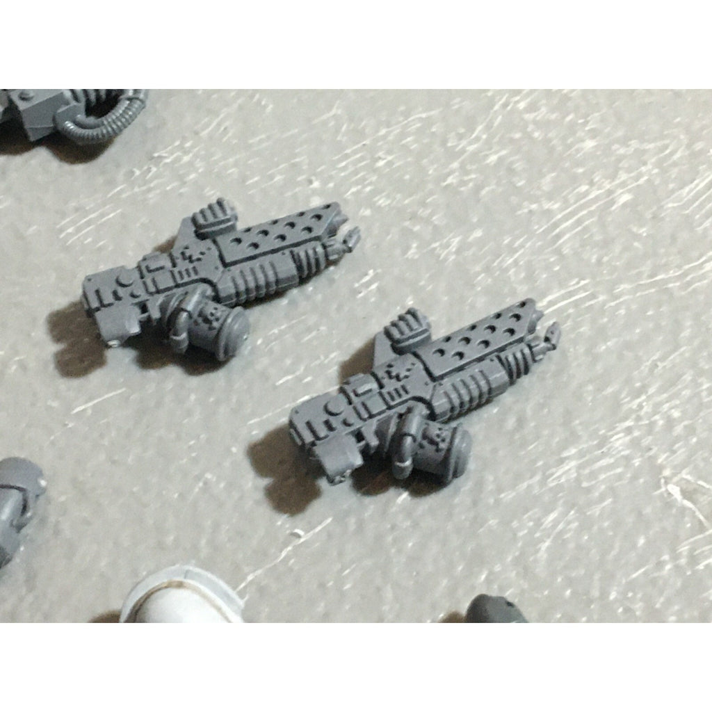 A22269 WARHAMMER 40K SPACE MARINES BITS LOT MIXED HANDS WEAPON GAMES WORKSHOP GW