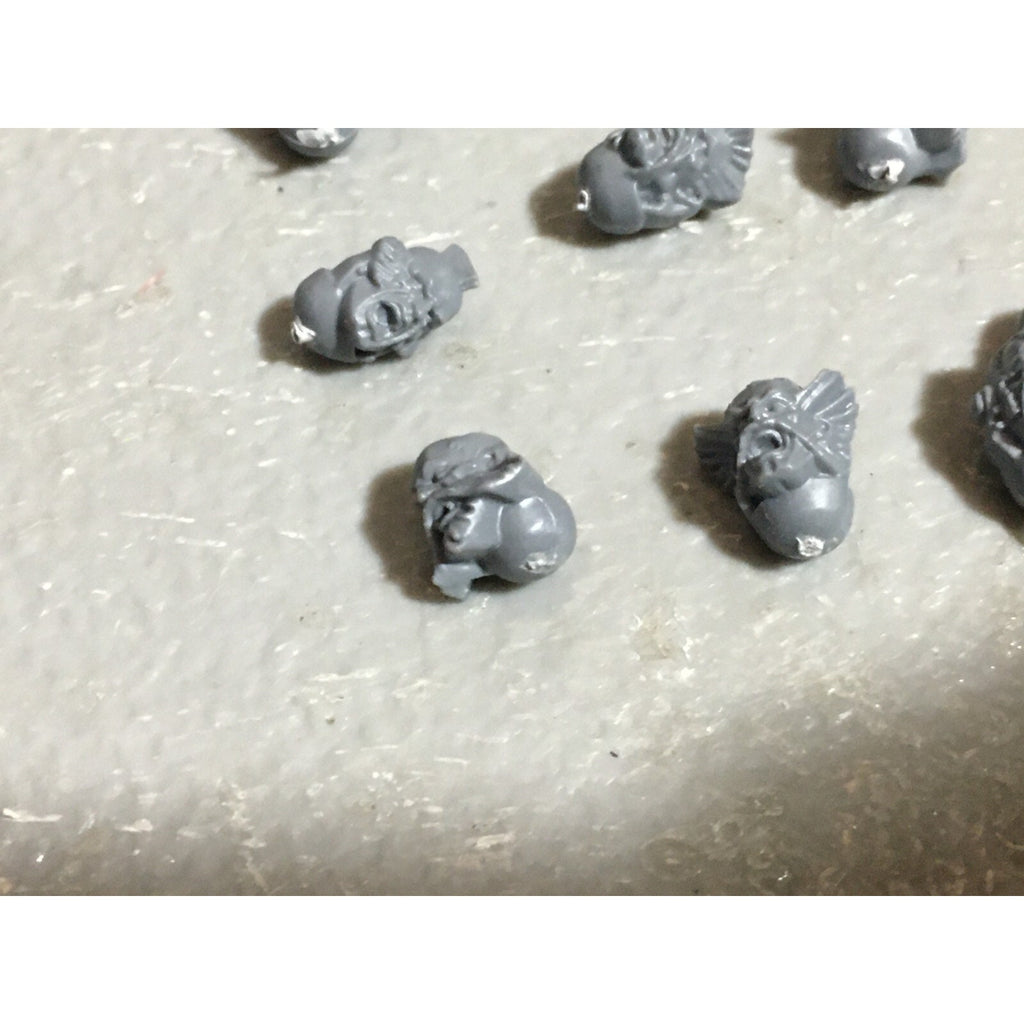 A22546 WARHAMMER 40K SPACE MARINES WOLVES BITS LOT HEADS GAMES WORKSHOP GW