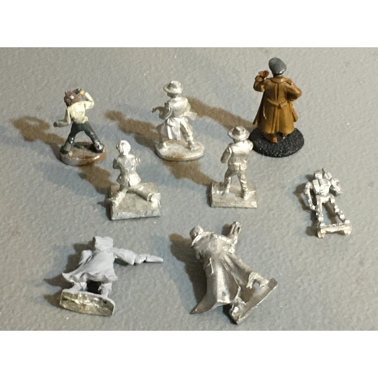 A34036 UNKNOWN METAL MINIATURES SCI-FI MODERN MIXED LOT SOLDIER CIVILIAN ROBOT
