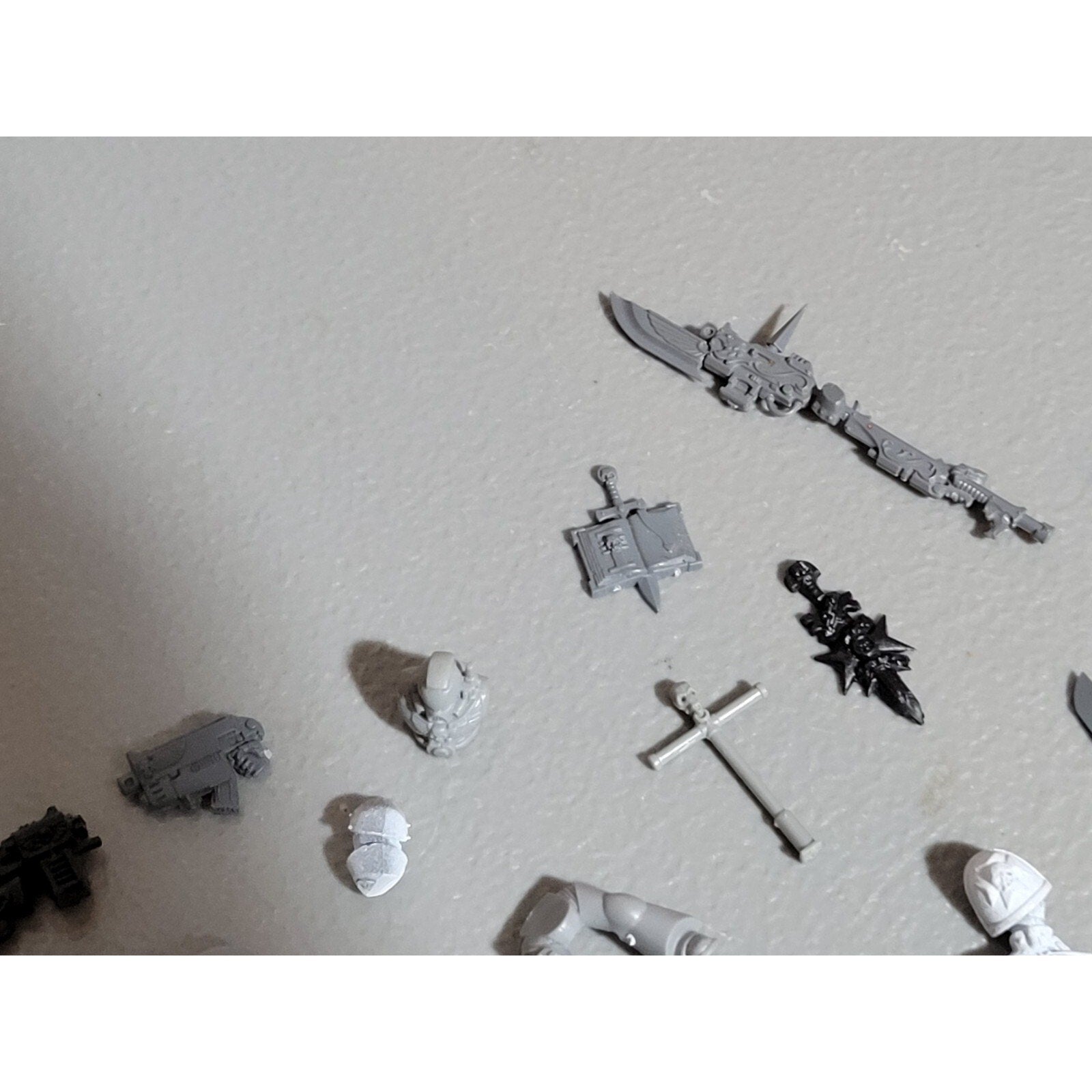 A18518 WARHAMMER 40K SPACE MARINES TERMINATORS CUSTODES BITS LOT