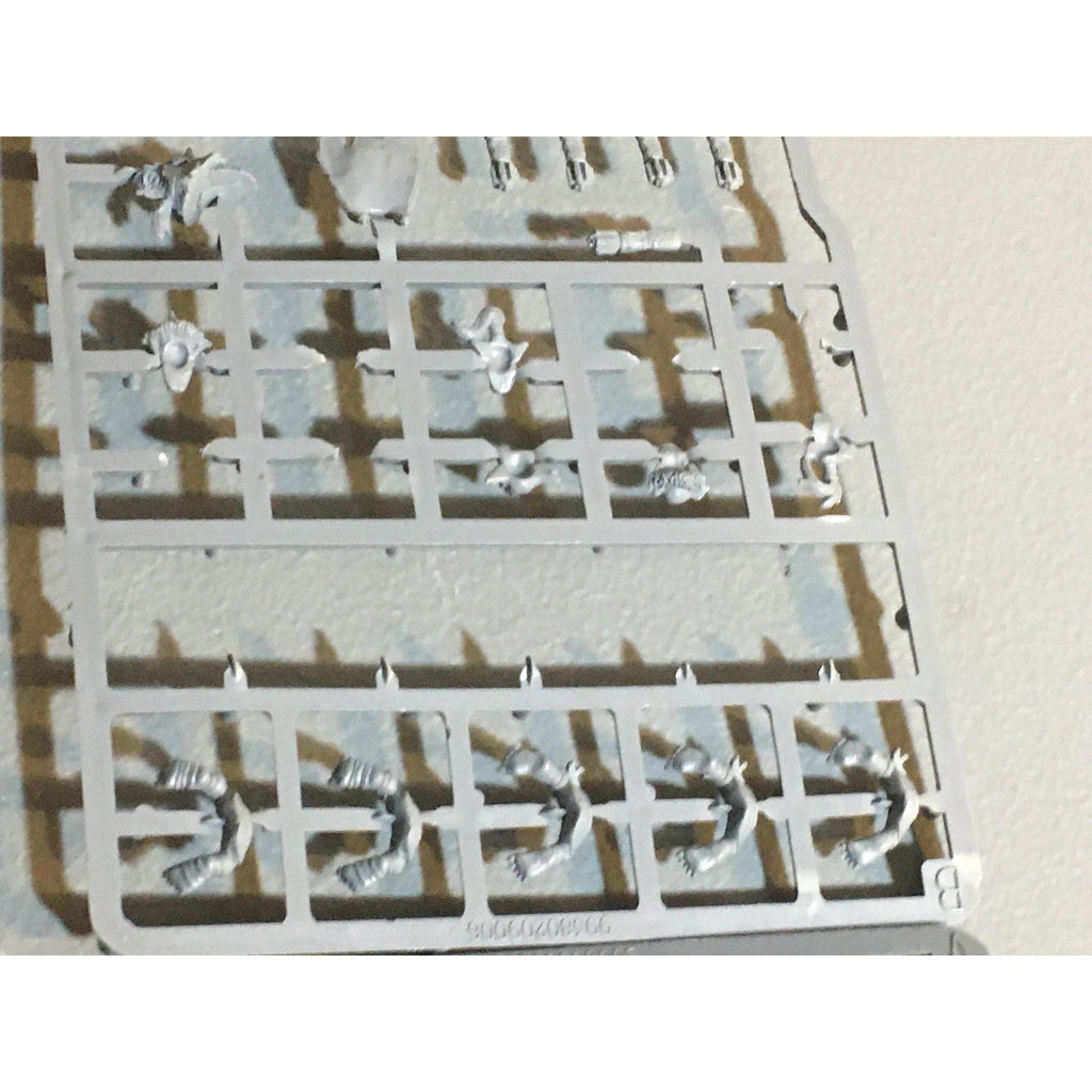 A33693 WARHAMMER FANTASY ORCS & GOBLINS BITS ON SPRUE LOT GOBLINS GW