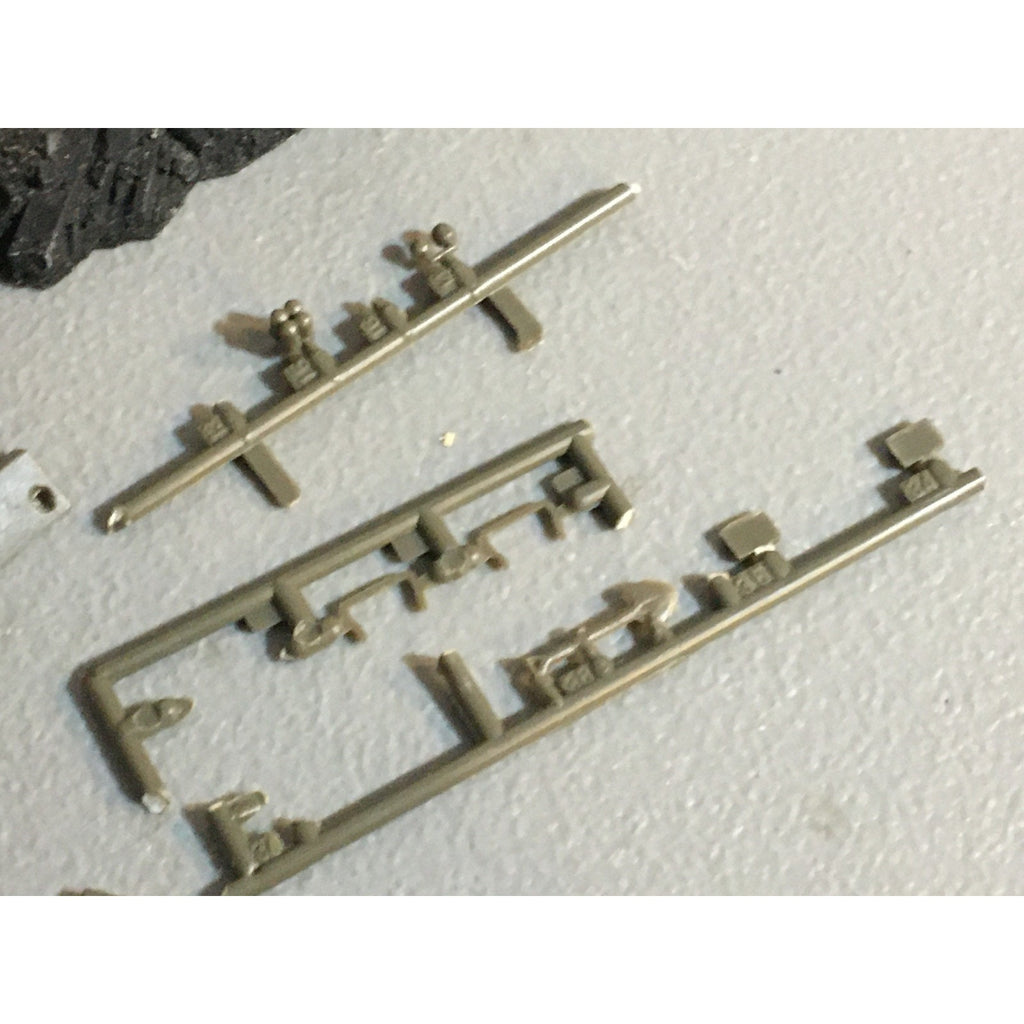 A32572 UNKNOWN MINIATURES PLASTIC MINIATURES LOT TERRAIN ARCH WALL DOORWAY