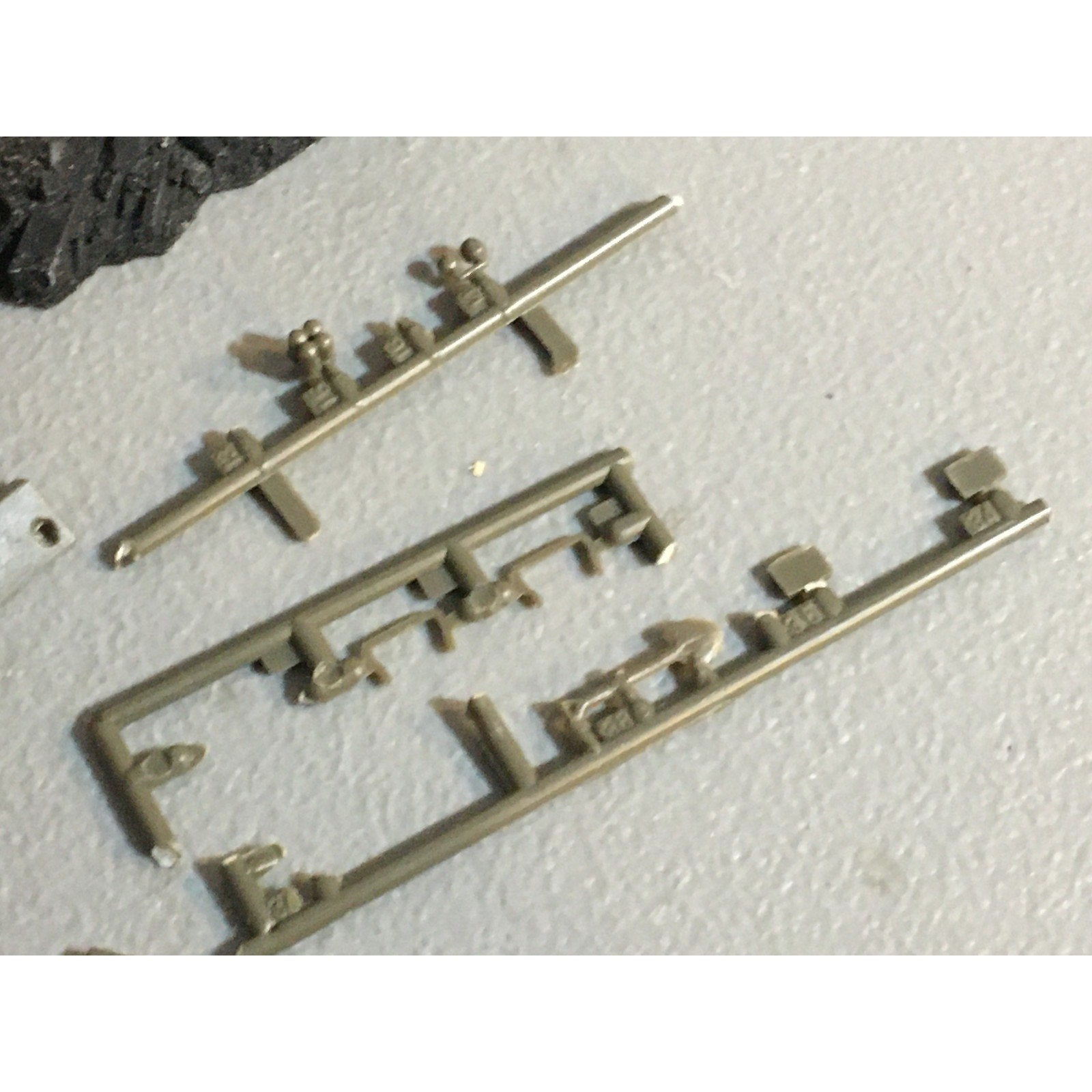 A32572 UNKNOWN MINIATURES PLASTIC MINIATURES LOT TERRAIN ARCH WALL DOORWAY
