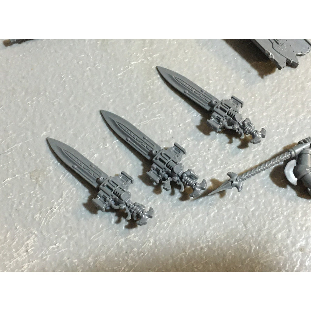 A26650 WARHAMMER 40K SPACE MARINES CUSTODES BITS LOT SENTINEL STORM BANNER GW