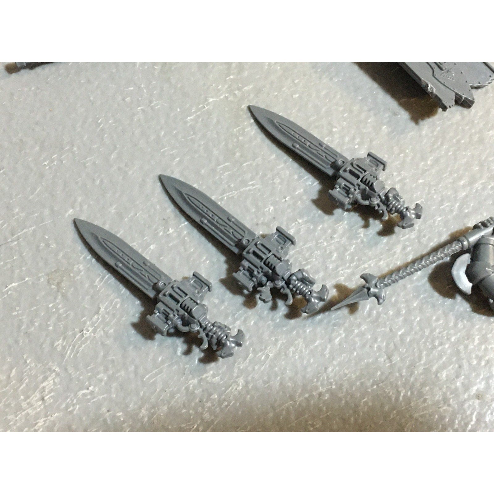 A26650 WARHAMMER 40K SPACE MARINES CUSTODES BITS LOT SENTINEL STORM BANNER GW